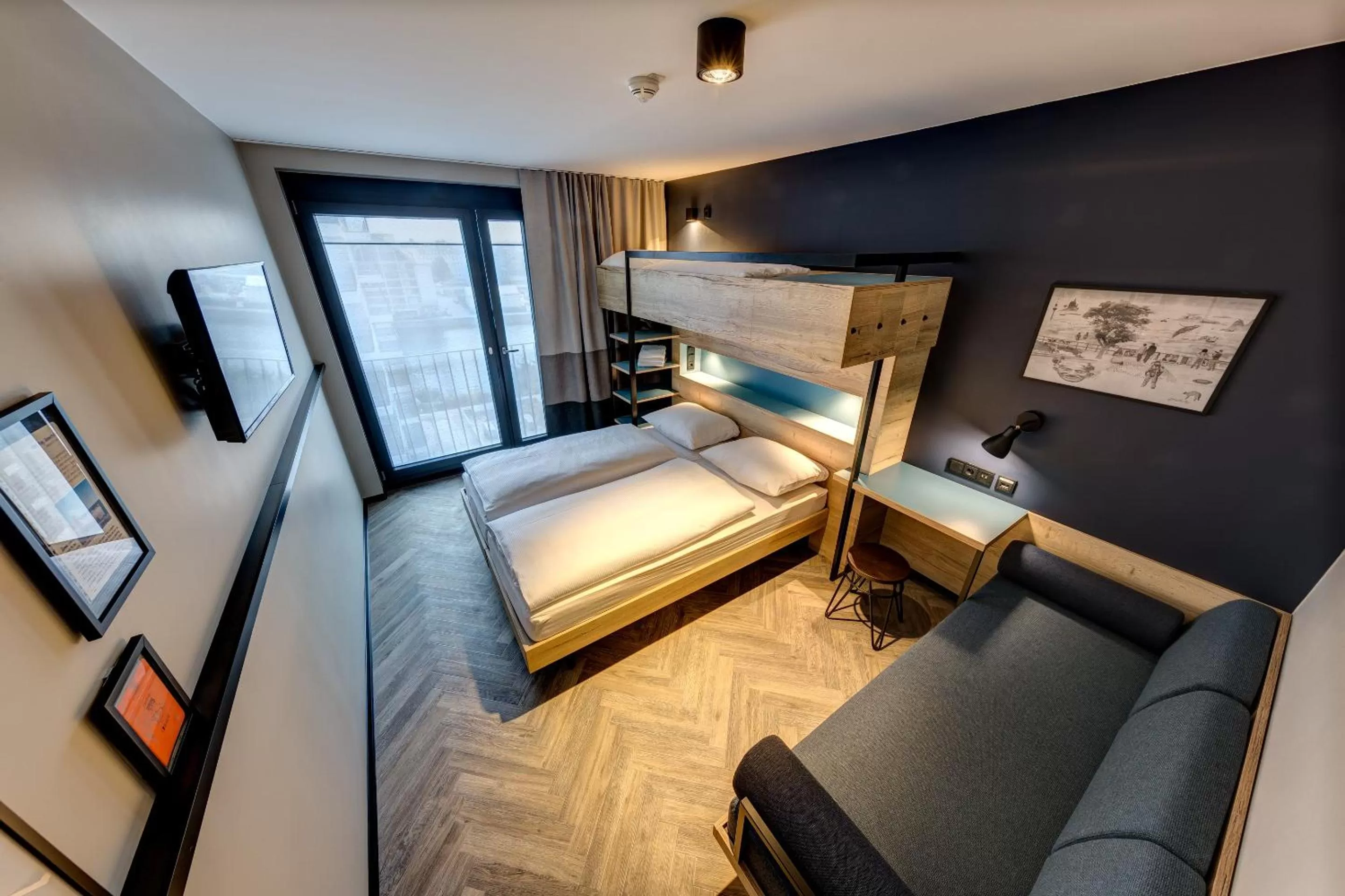 Bed in Schulz Hotel Berlin Wall at the East Side Gallery