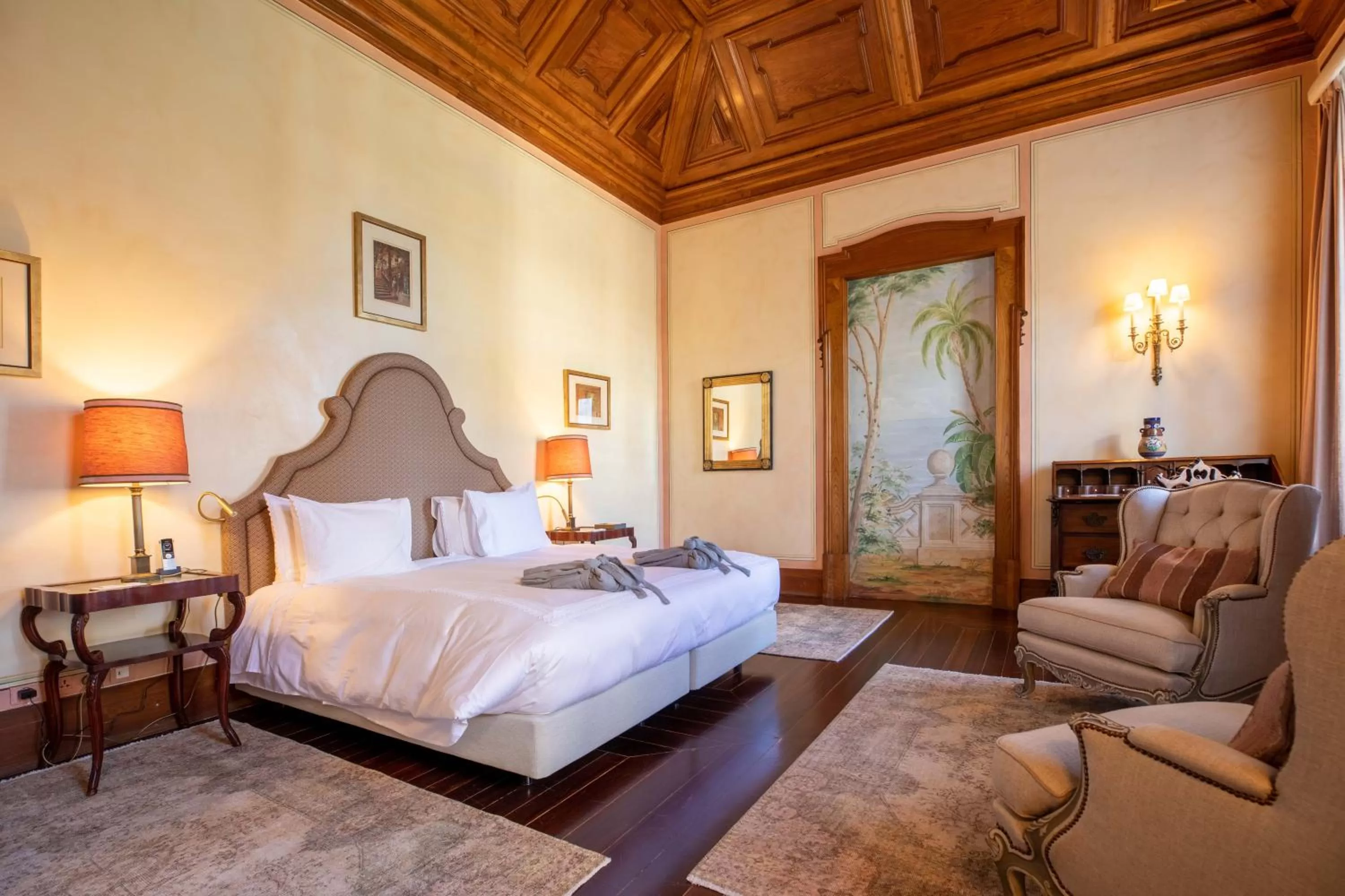 Photo of the whole room, Bed in Estoril Vintage Hotel