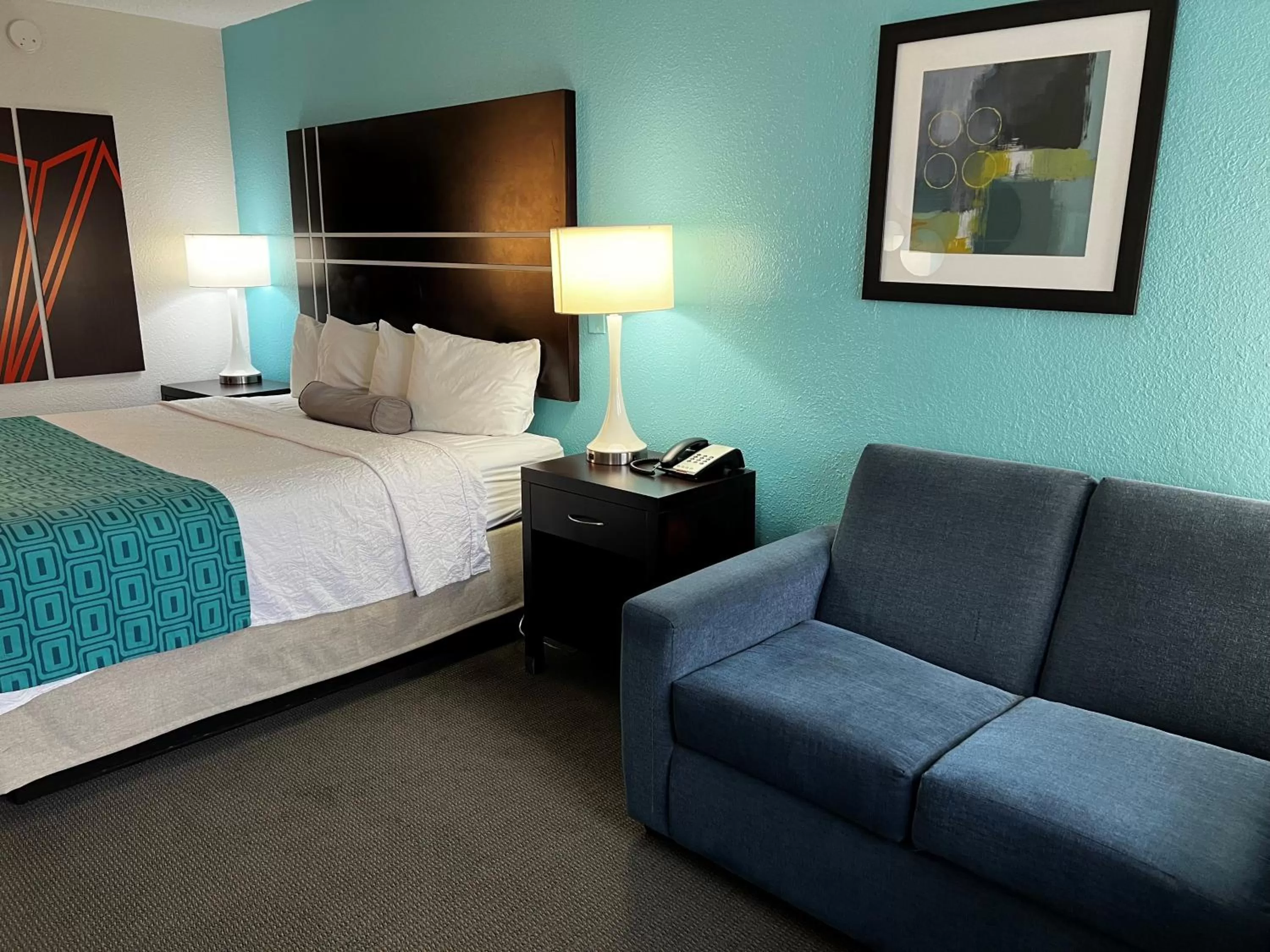 Bed in Howard Johnson by Wyndham Houston Heights Downtown