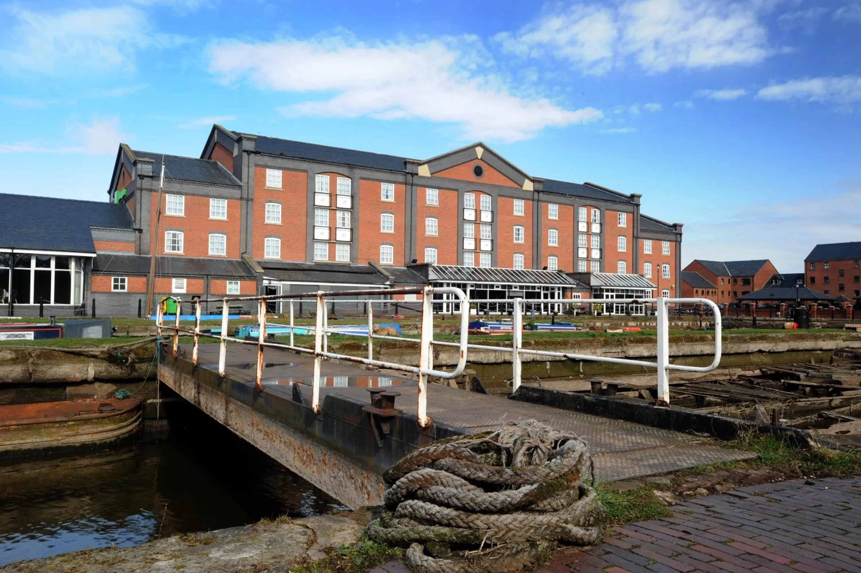 Property building in Holiday Inn Ellesmere Port/Cheshire Oaks by IHG