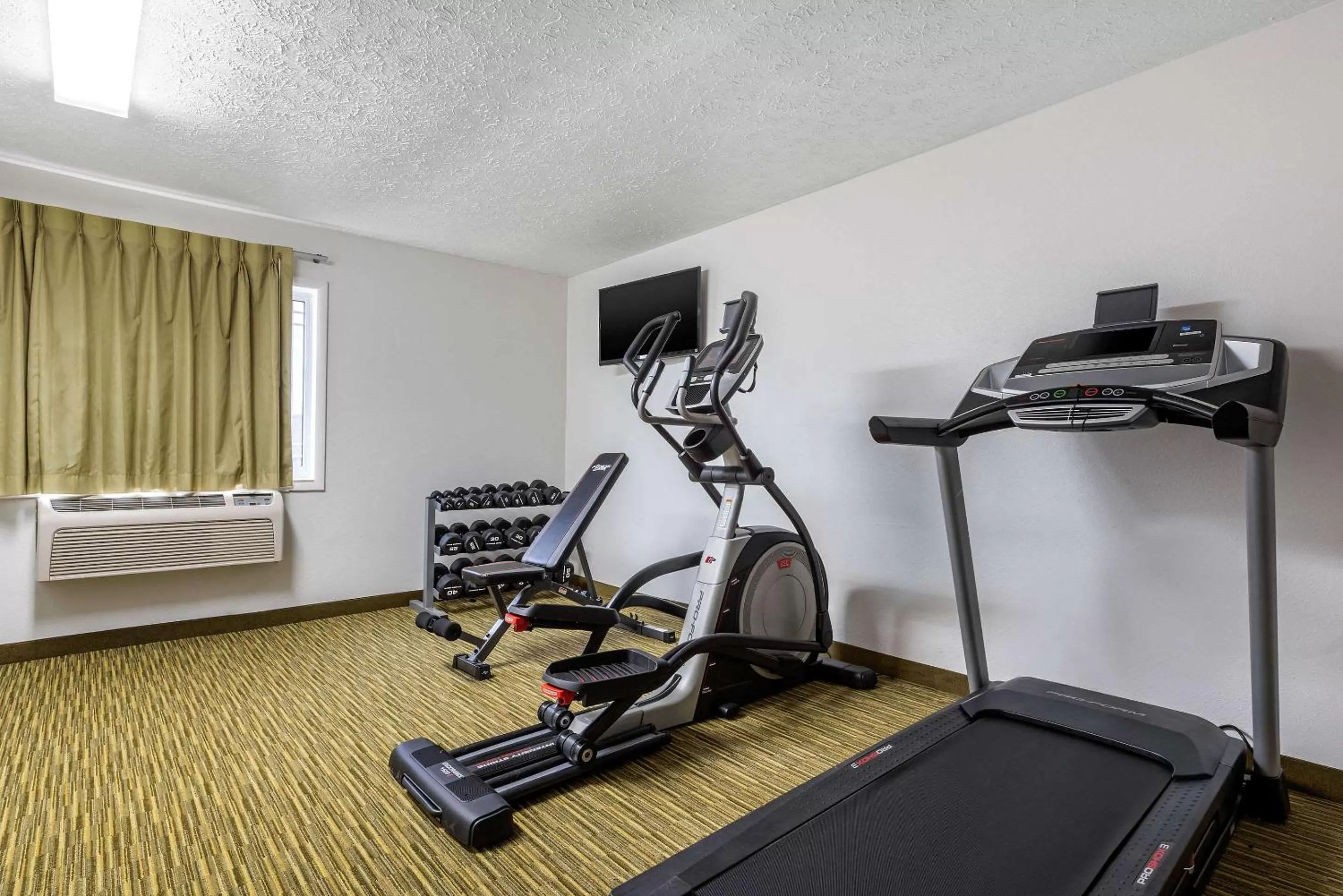 Fitness centre/facilities in Quality Inn