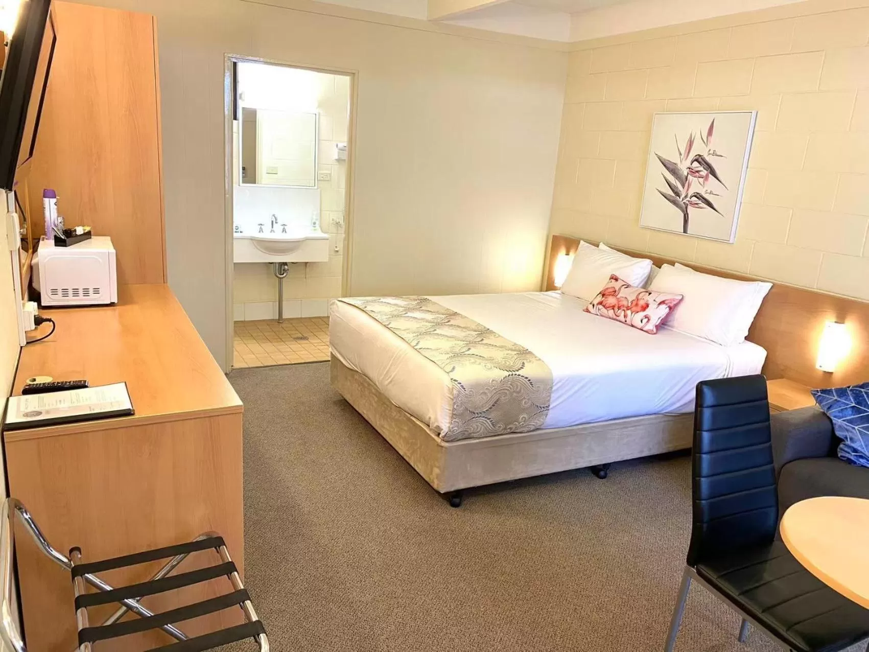 Bed in Apollo Motel Parkes