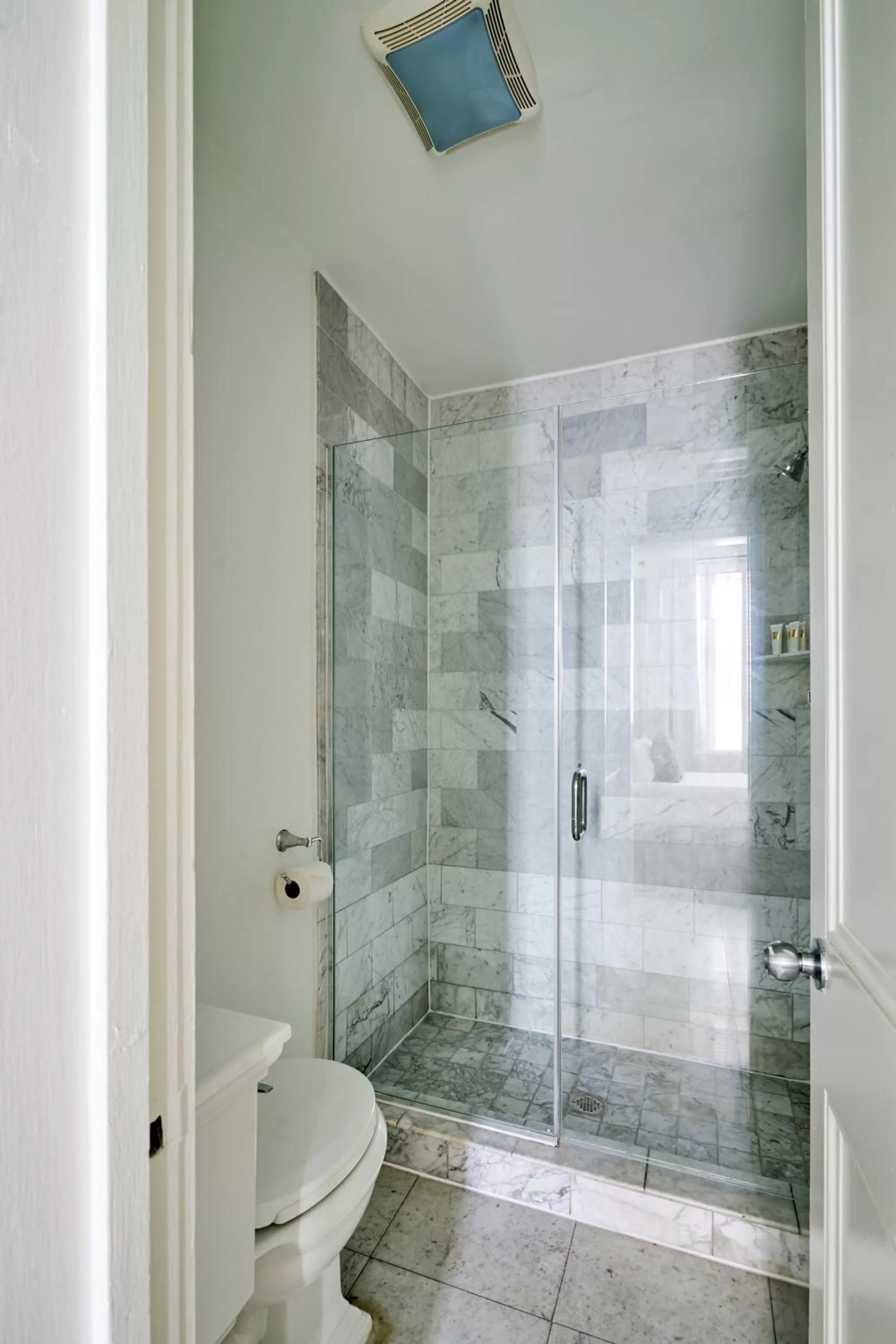 Bathroom in Sonder St Helene