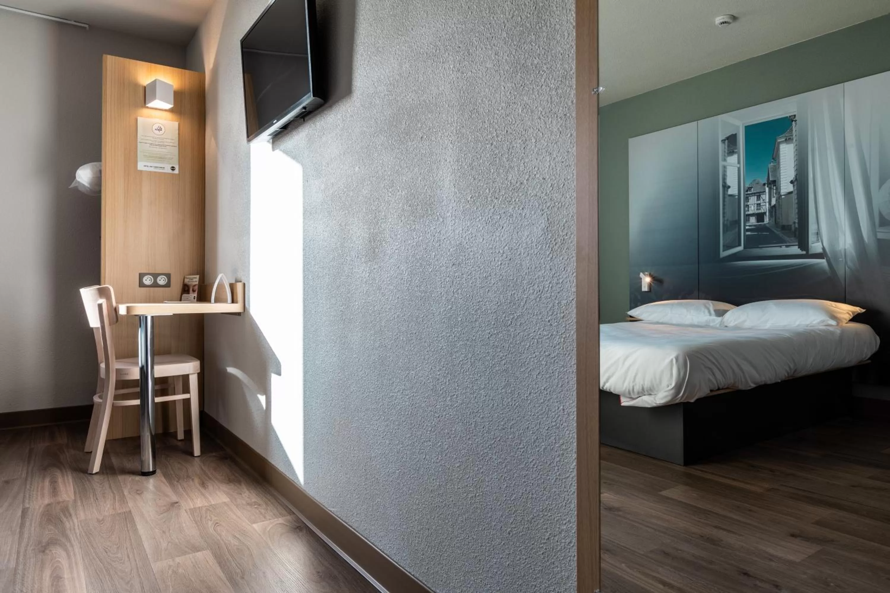 Bedroom, Bed in B&B HOTEL Troyes Magasins d'usine