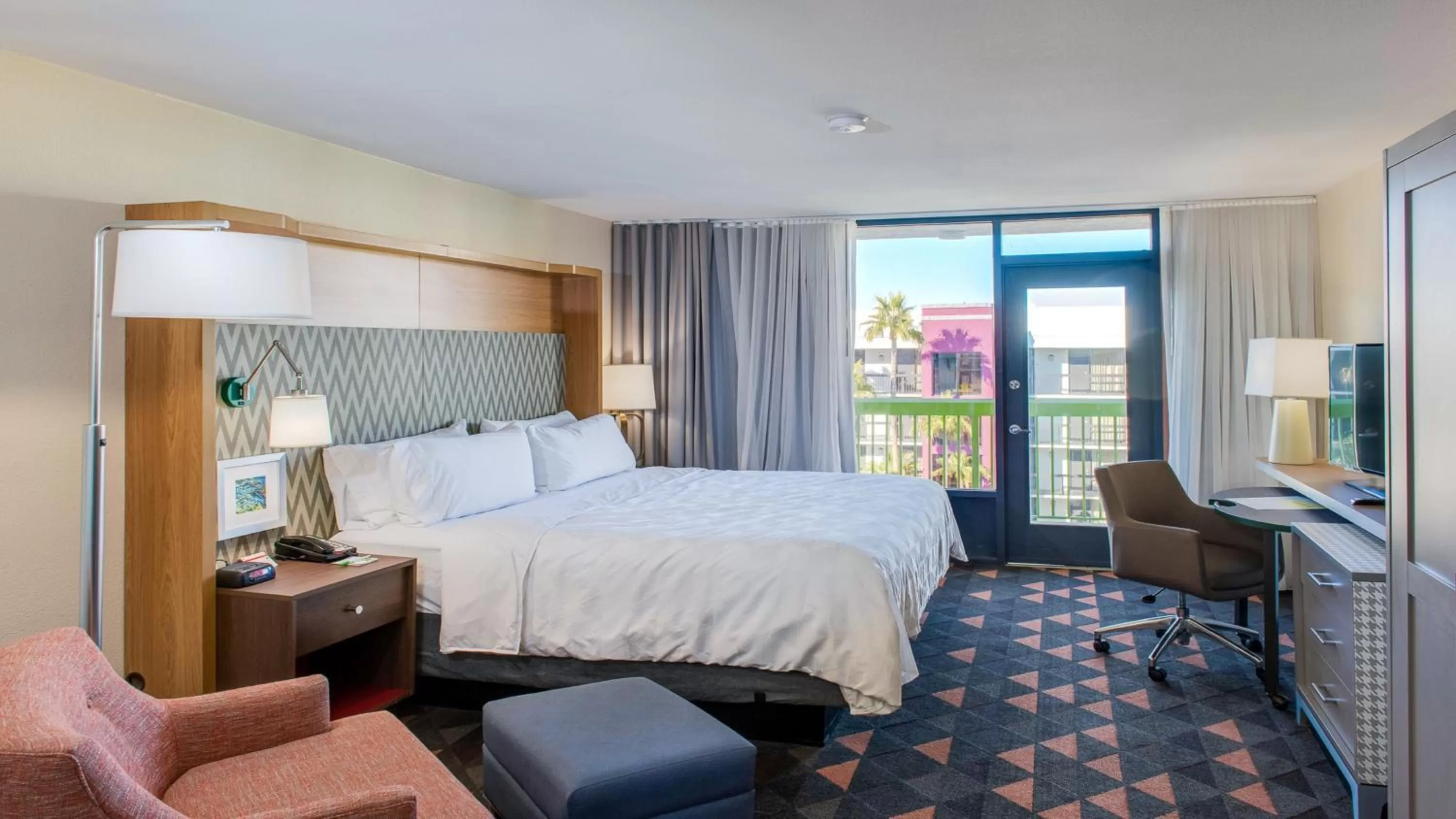 Photo of the whole room, Bed in Holiday Inn Phoenix-Mesa Chandler by IHG