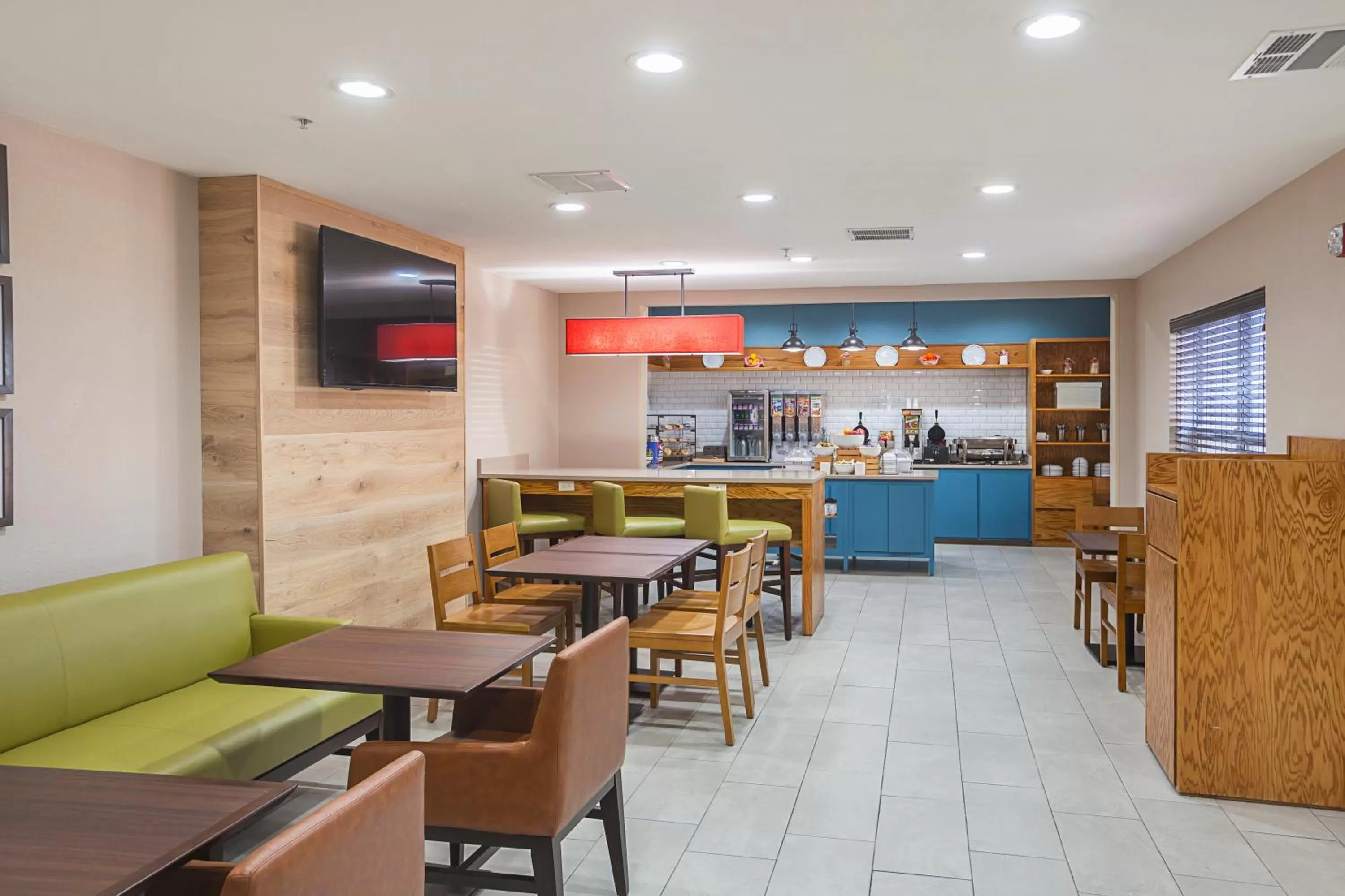 Continental breakfast in Country Inn & Suites by Radisson, Lewisville, TX