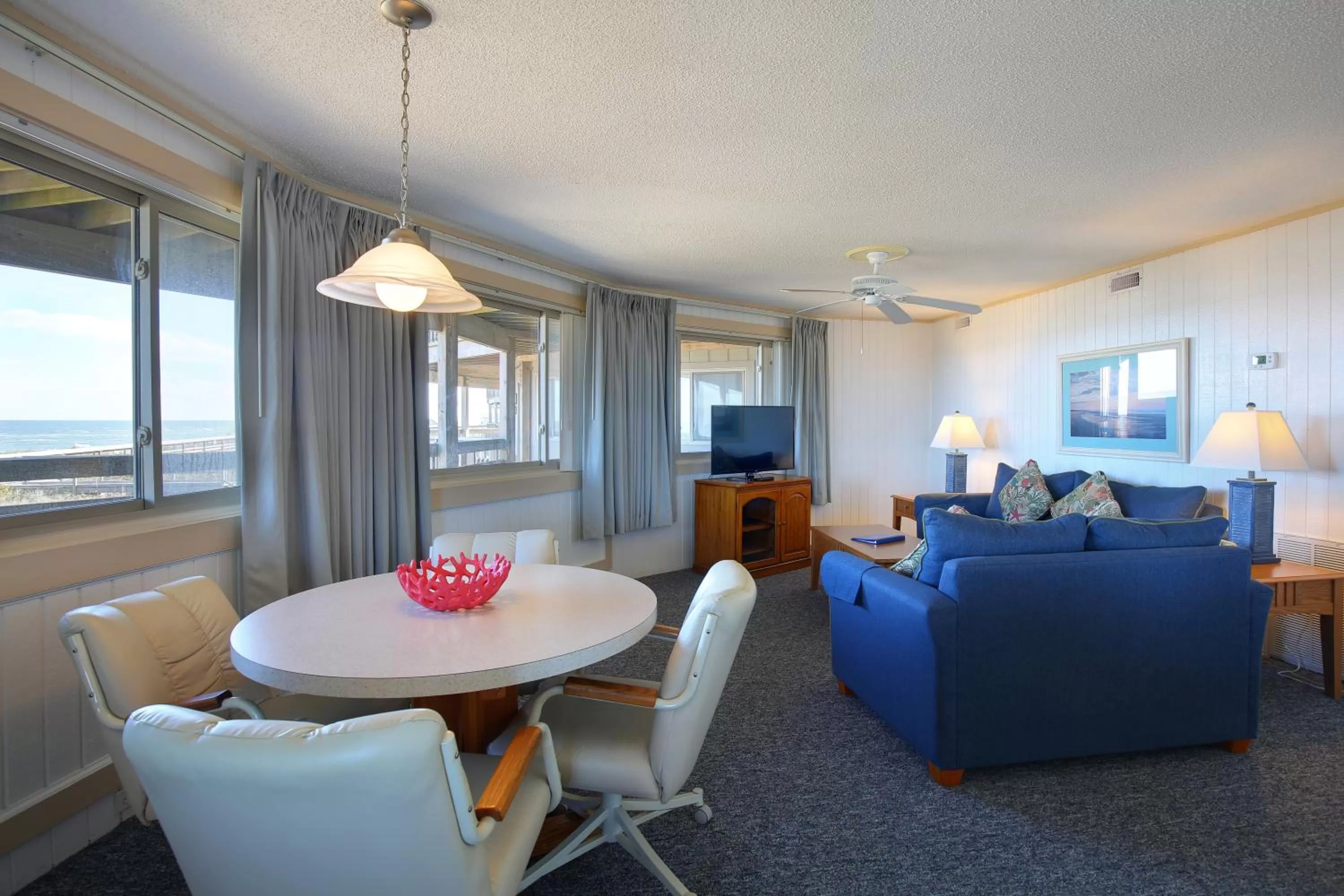 Dining area in Outer Banks Beach Club
