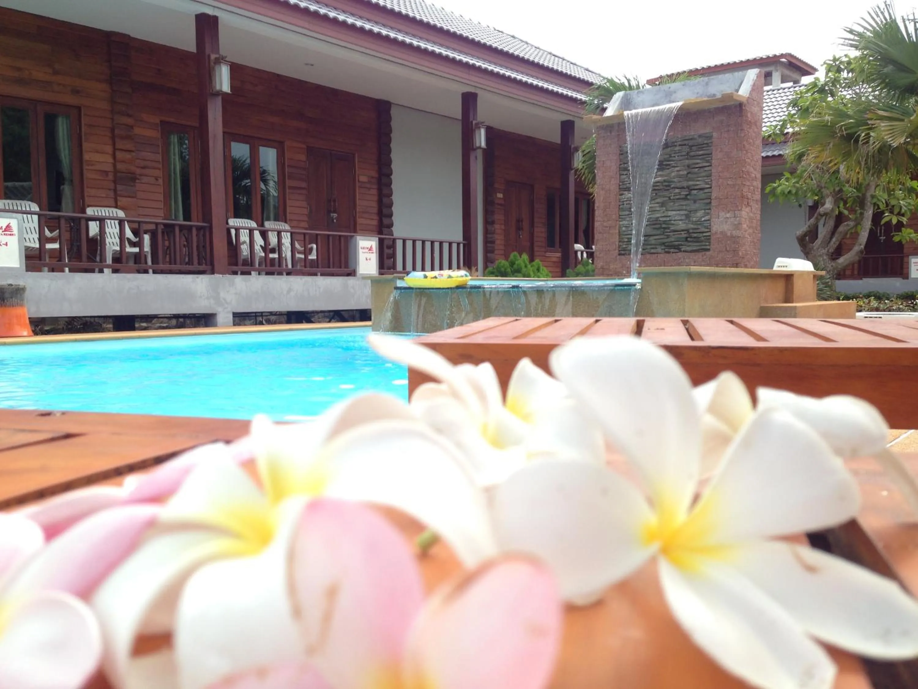 Property building in Khum Laanta Resort - SHA Extra Plus