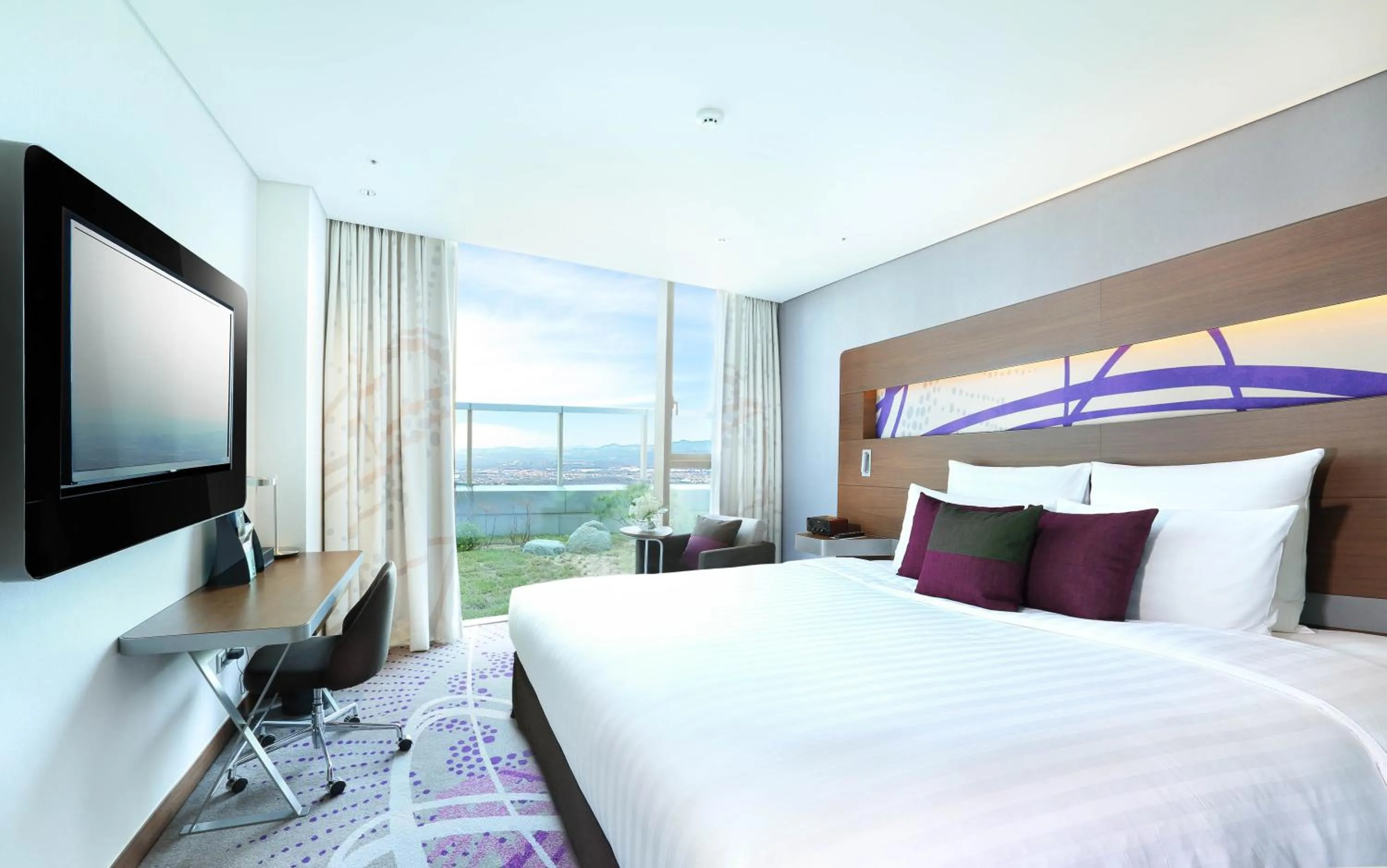 Bed in Novotel Ambassador Suwon