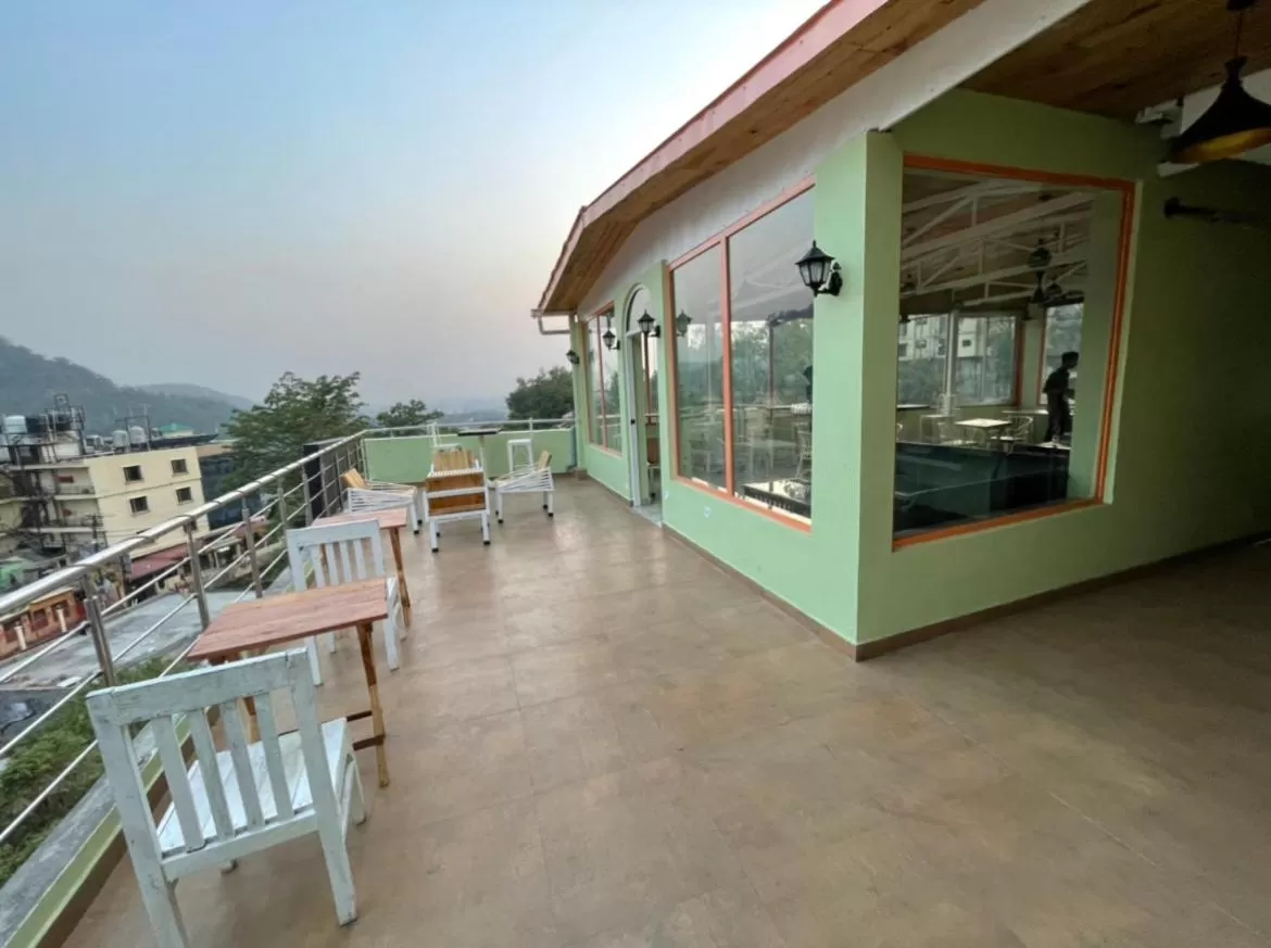 Restaurant/places to eat, Balcony/Terrace in Tapasthali by Meera Hotels