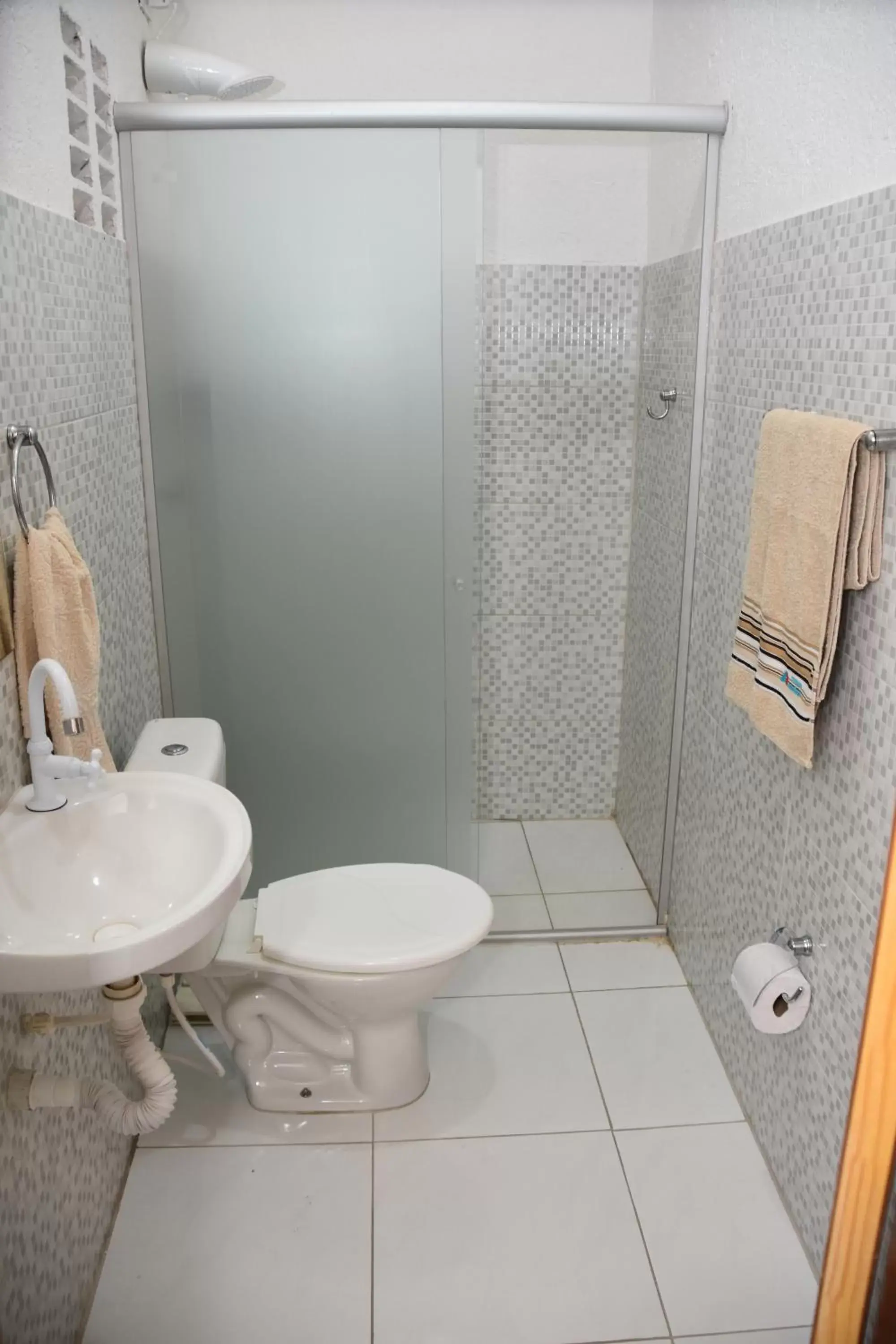 Large Double Room in Pousada e Posto Amigão Large Double Room in Pousada e Posto Amigão