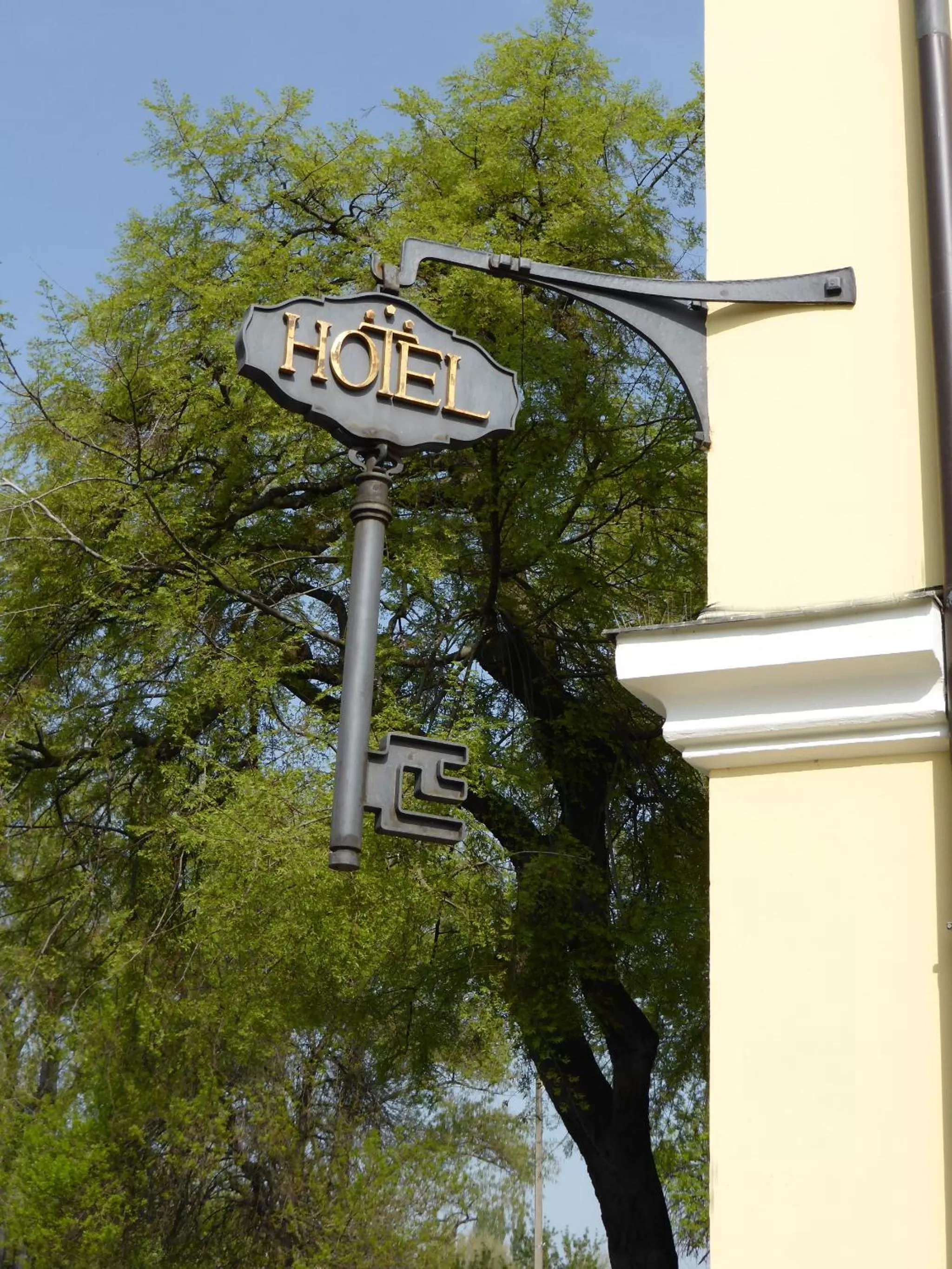 Facade/entrance in Hotel Klastrom