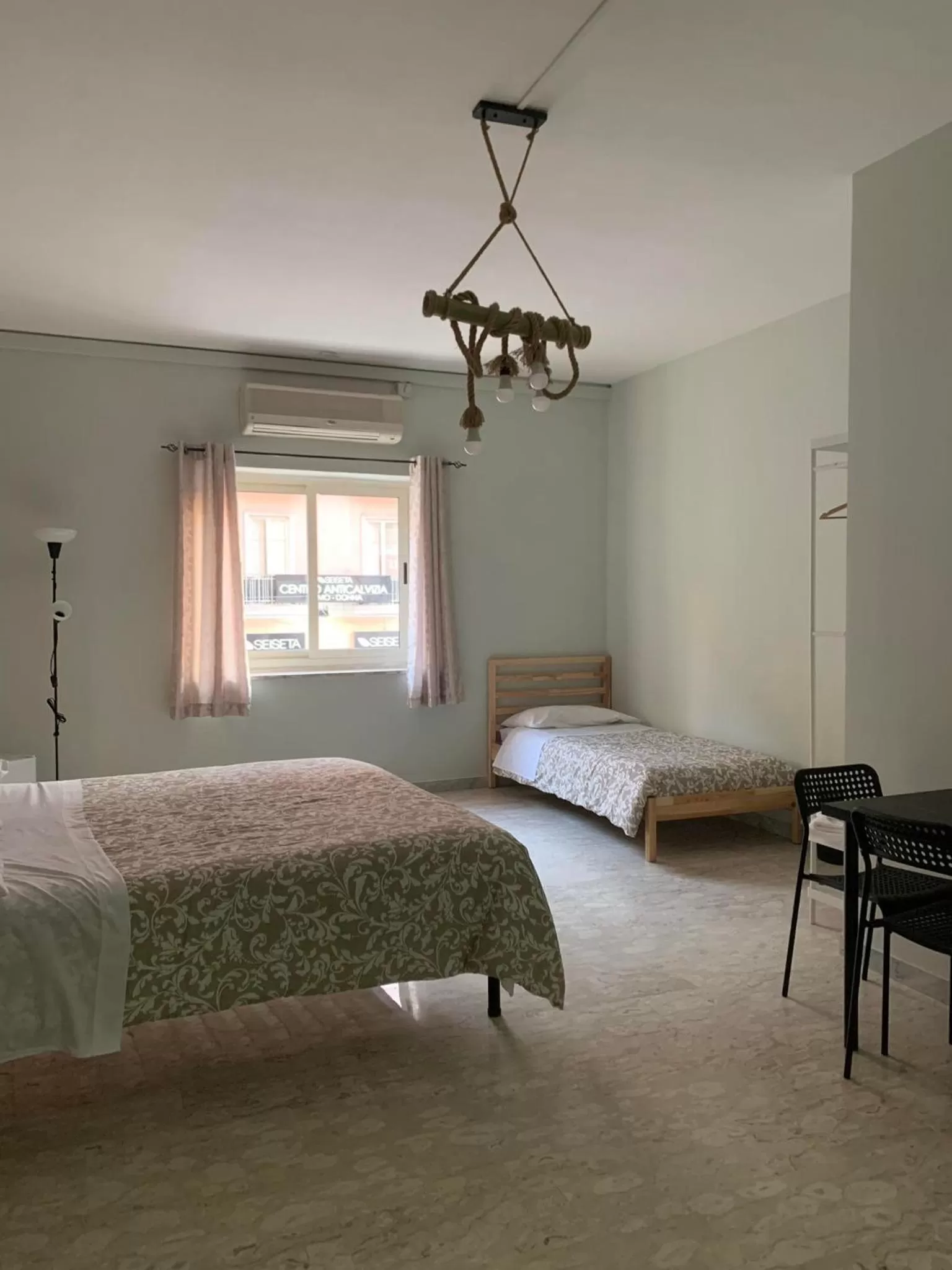 Bed in Neapolis center2