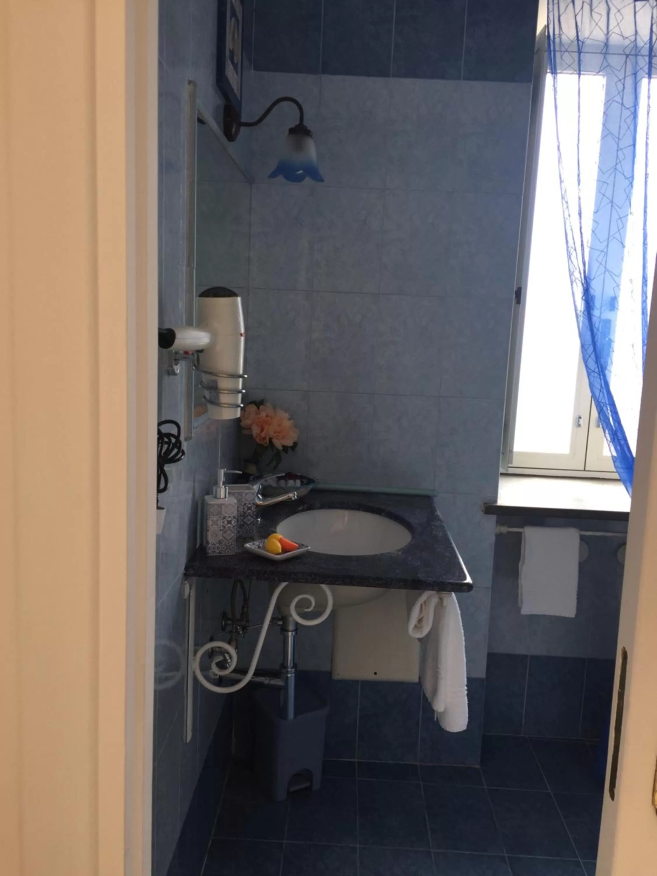 Photo of the whole room in Sorrento Penthouse Suites