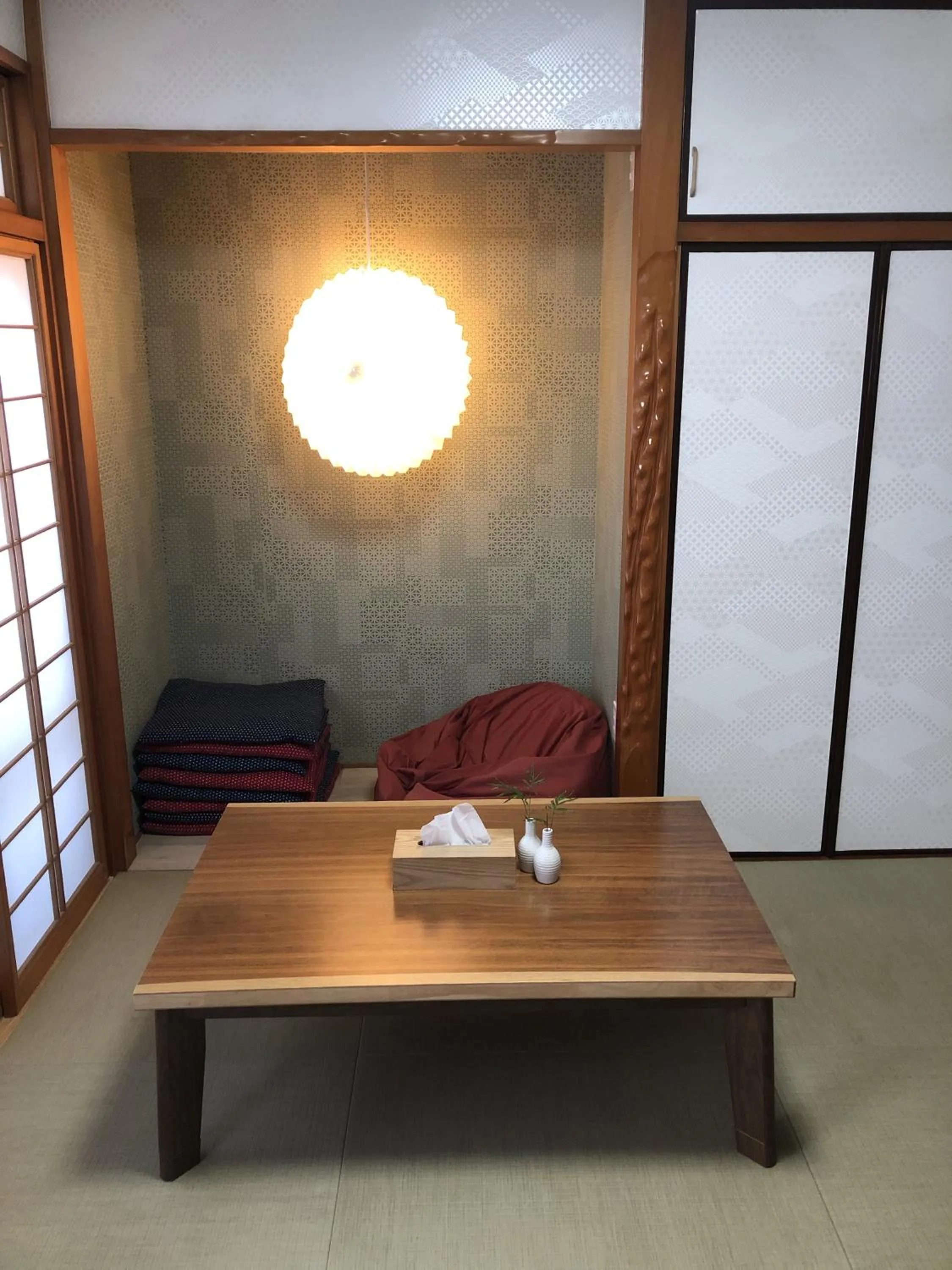 Communal lounge/ TV room in Santiago Guesthouse Naha