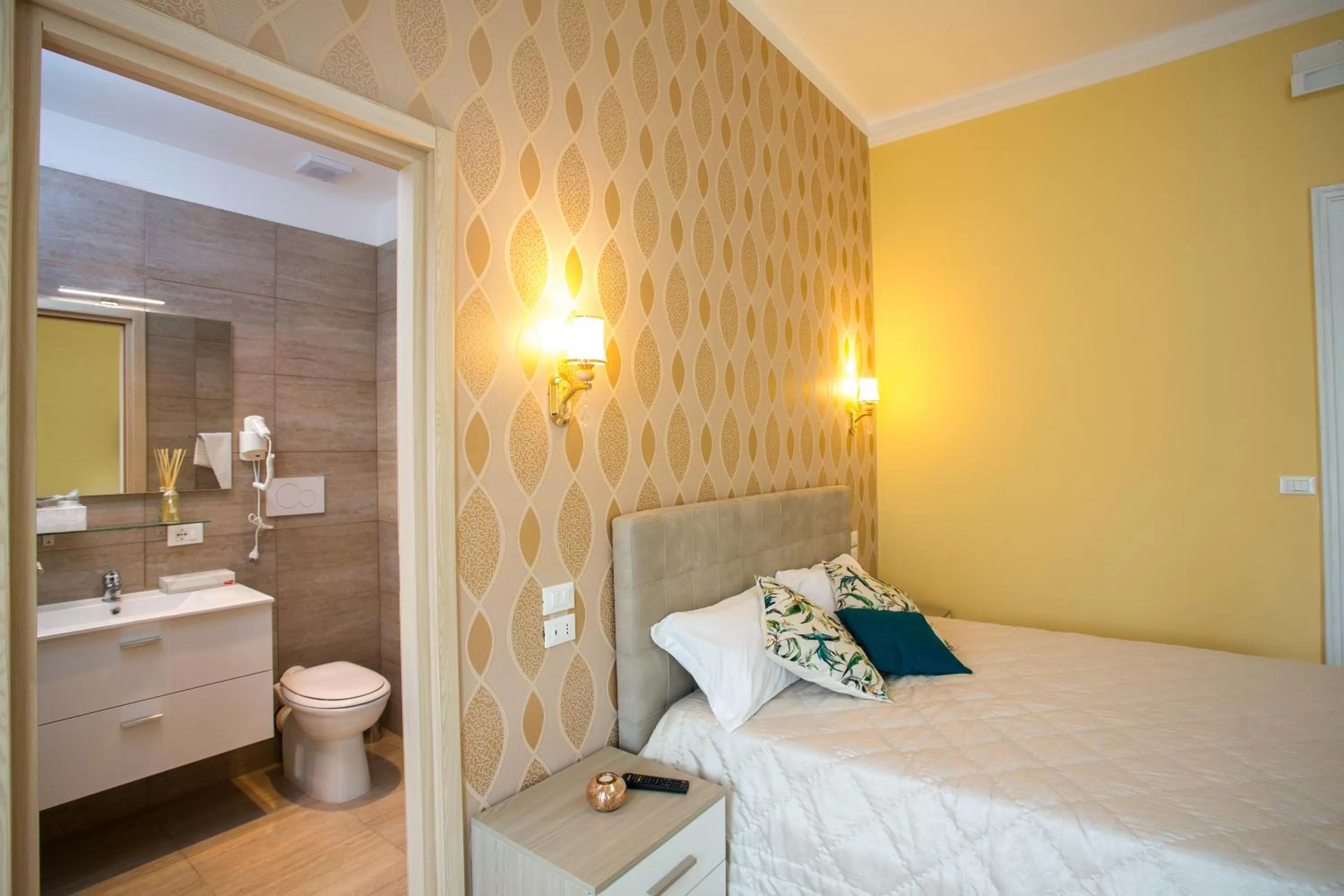 Shower, Bed in BQ House Castello Luxury Rooms