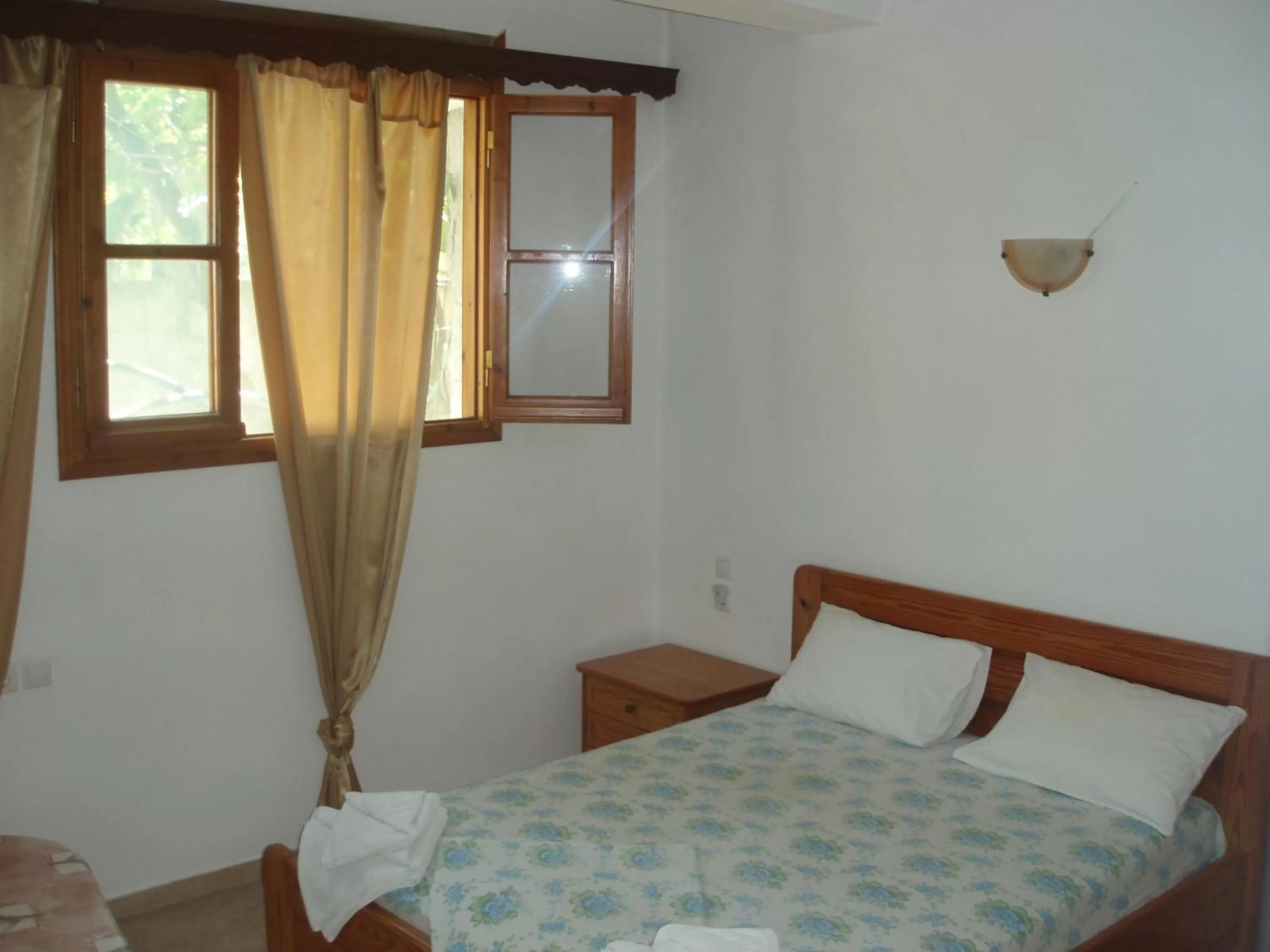 Bed in skiathos studios HL