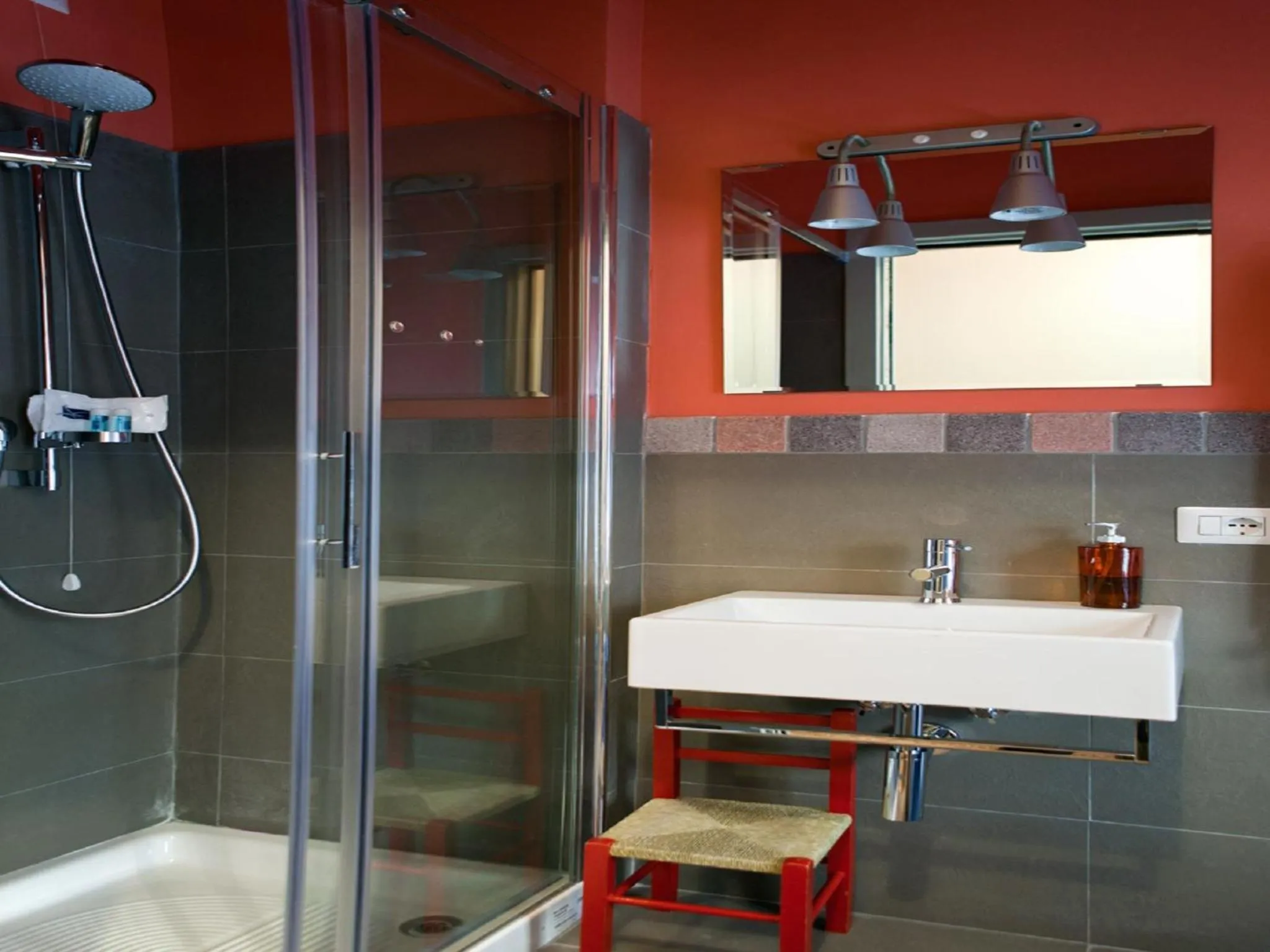 Shower in PratinnVatican