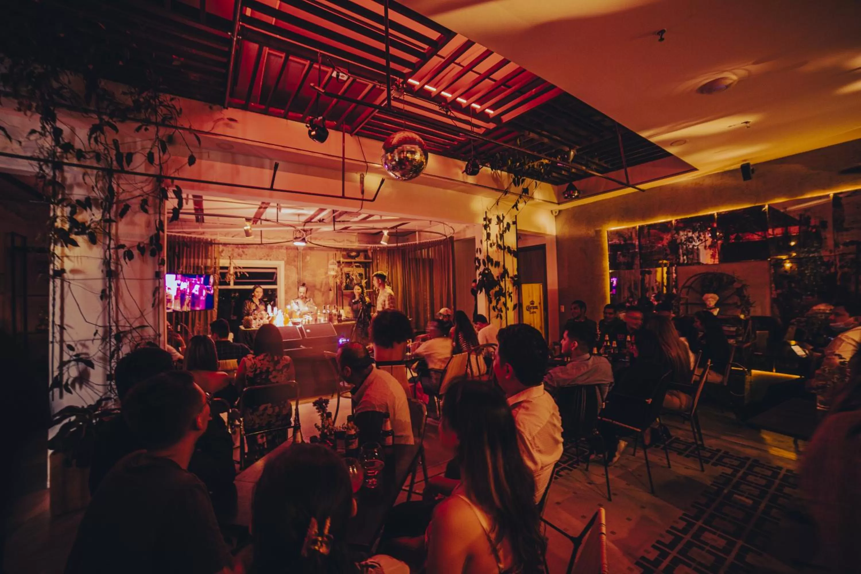 Restaurant/Places to Eat in Solev Hotel