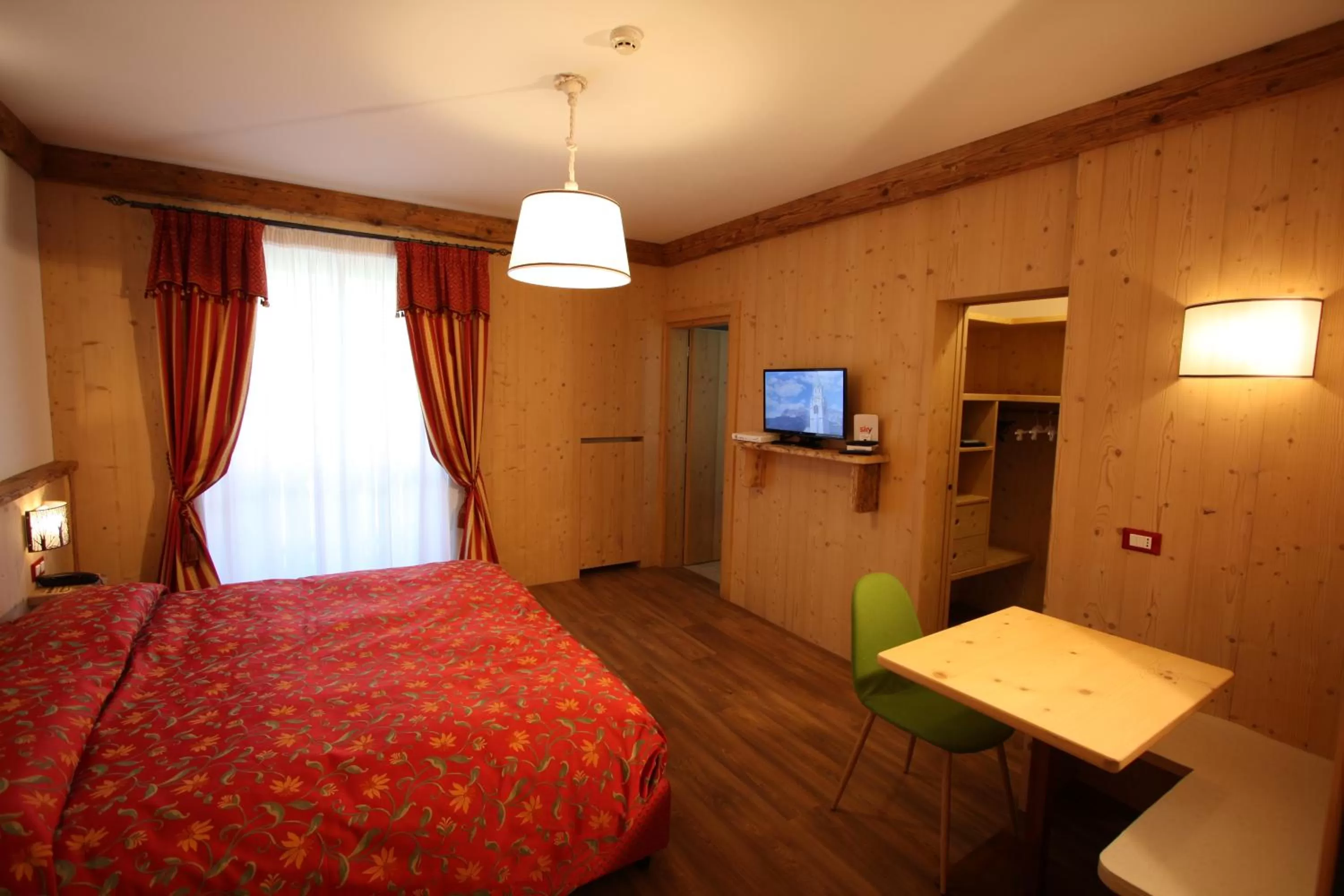 Photo of the whole room, Bed in Hotel Trieste