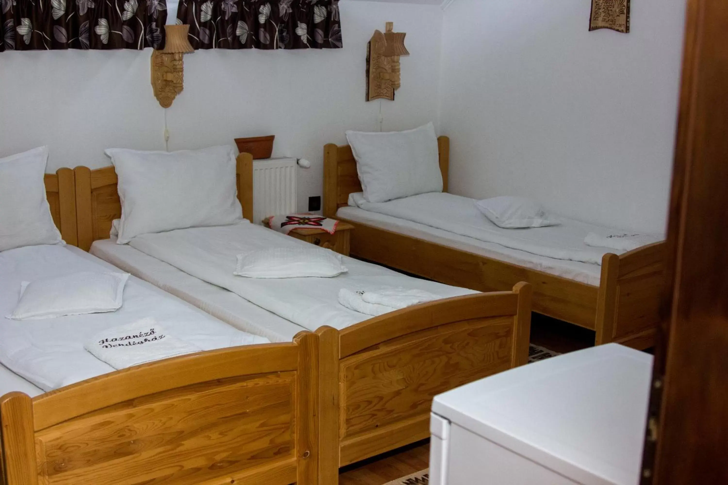 Triple Room with Bathroom in Hazanéző Panzió Triple Room with Bathroom in Hazanéző Panzió