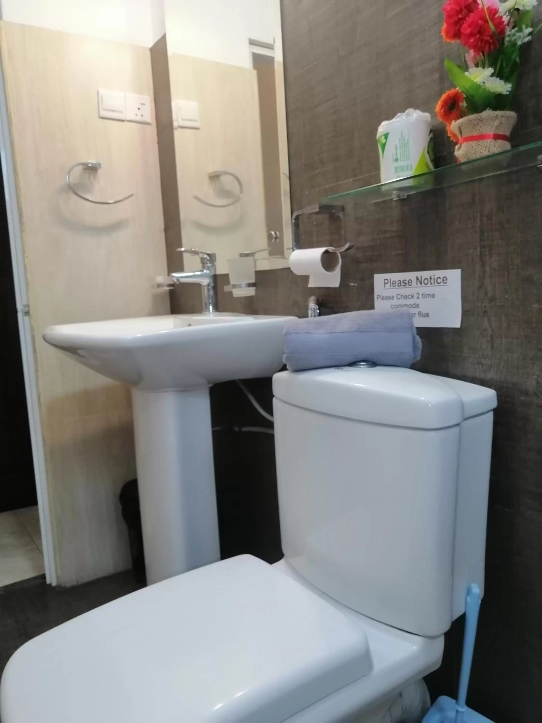 Le Petit Hotel & Restaurant