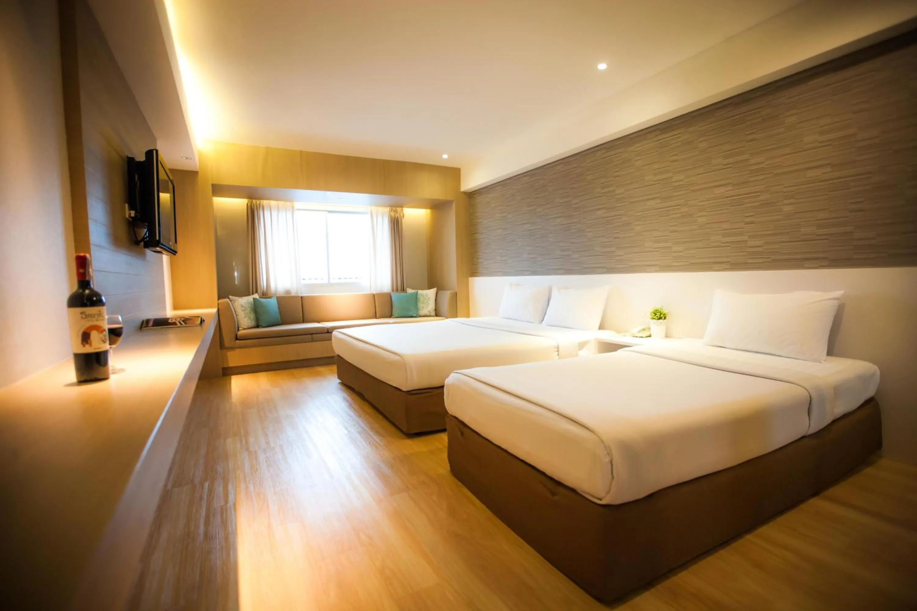 Photo of the whole room, Bed in Golden City Rayong Hotel