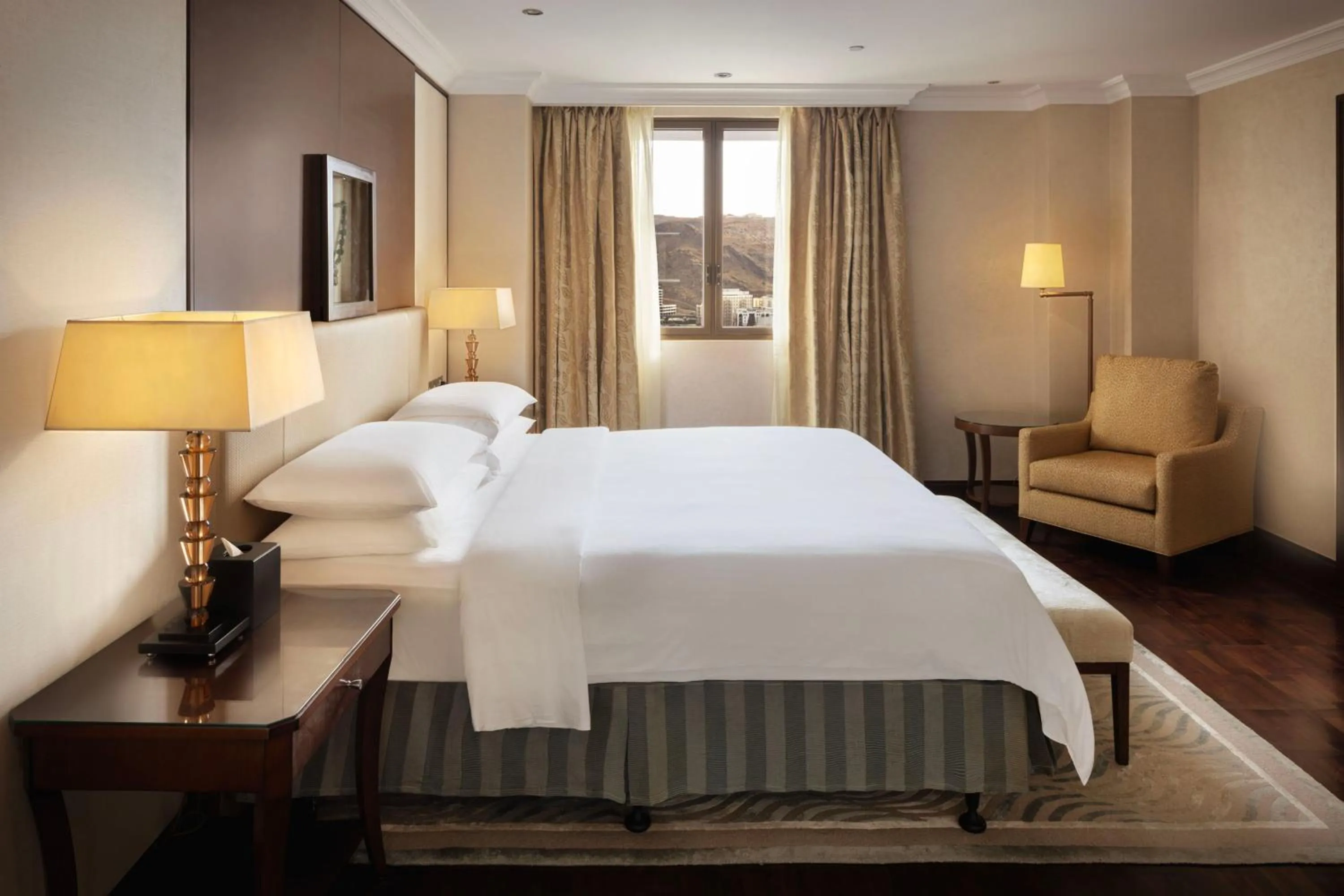 Photo of the whole room, Bed in Sheraton Oman Hotel