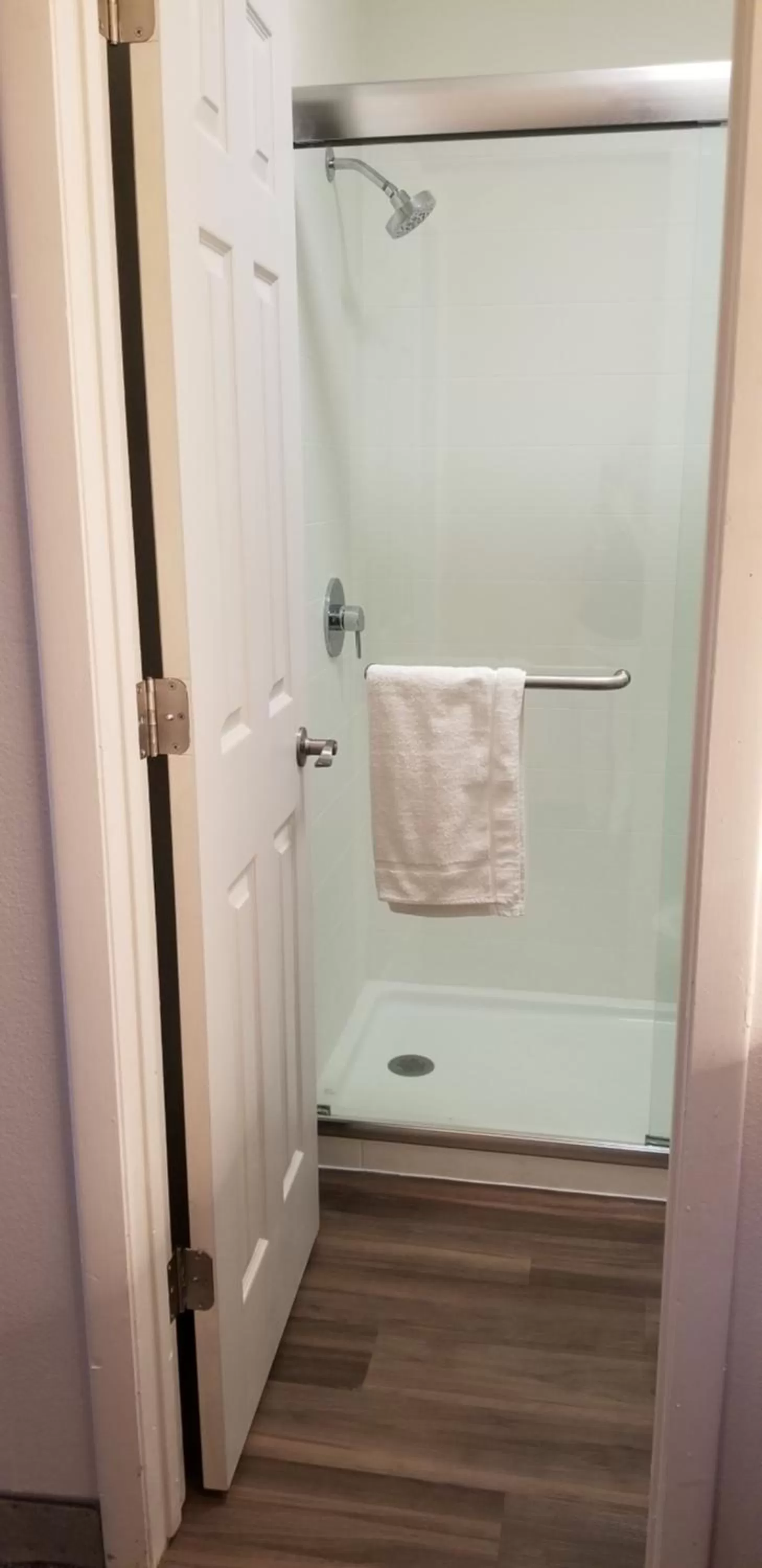 Shower in Hotel South Tampa & Suites
