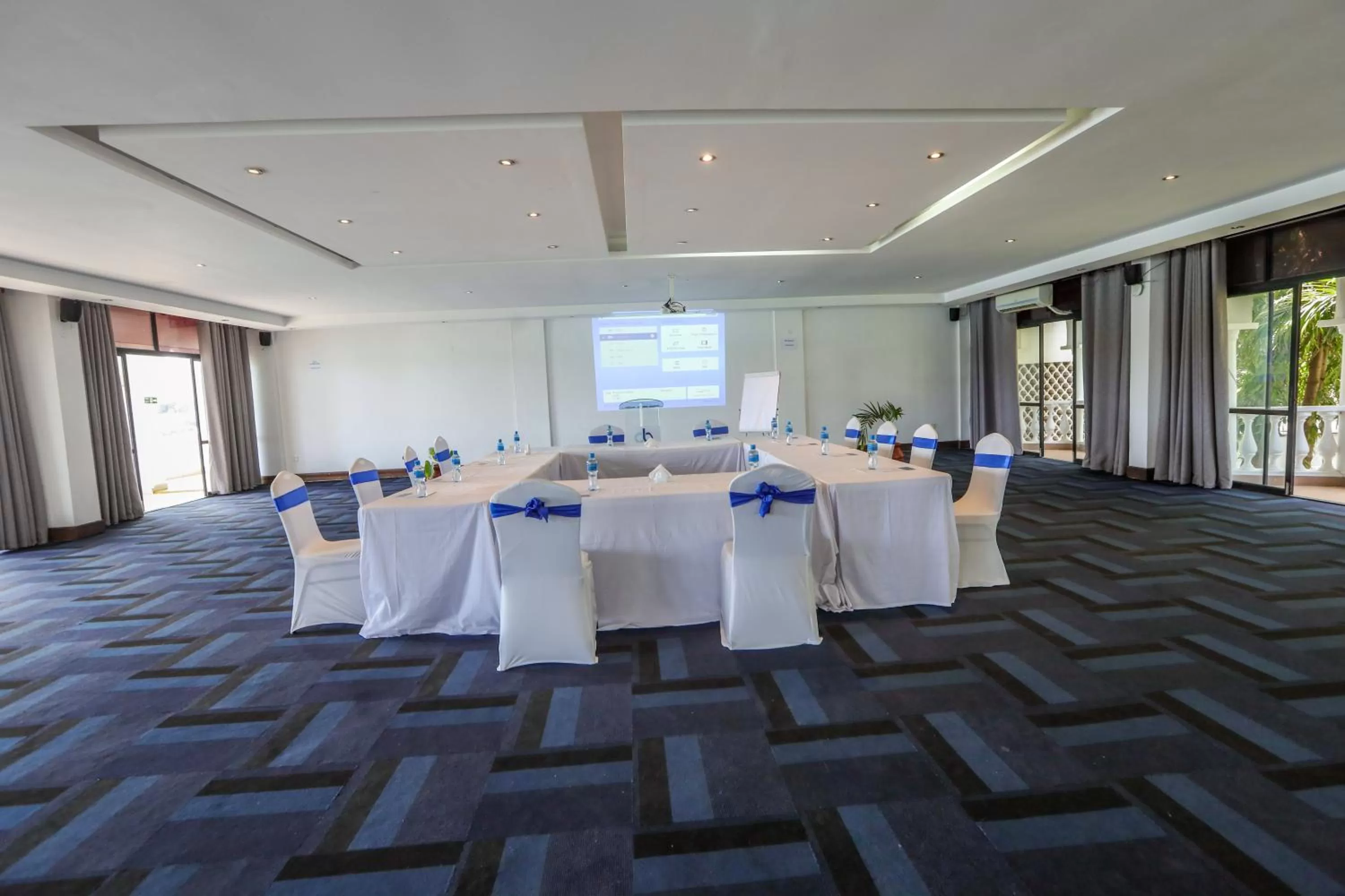 Meeting/conference room in CityBlue Creekside Hotel & Suites
