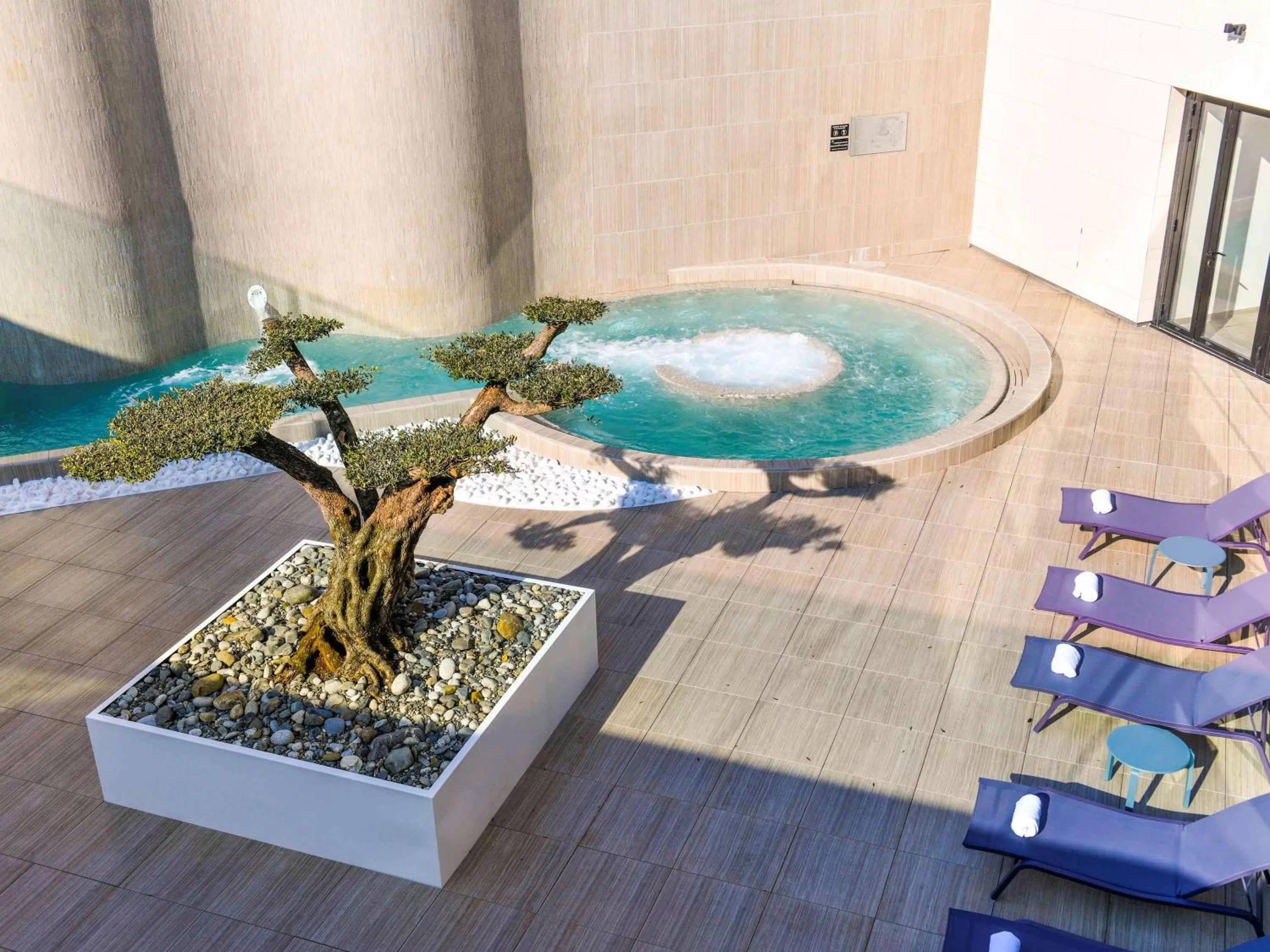 Photo of the whole room in ibis styles La Rochelle Thalasso Chatelaillon