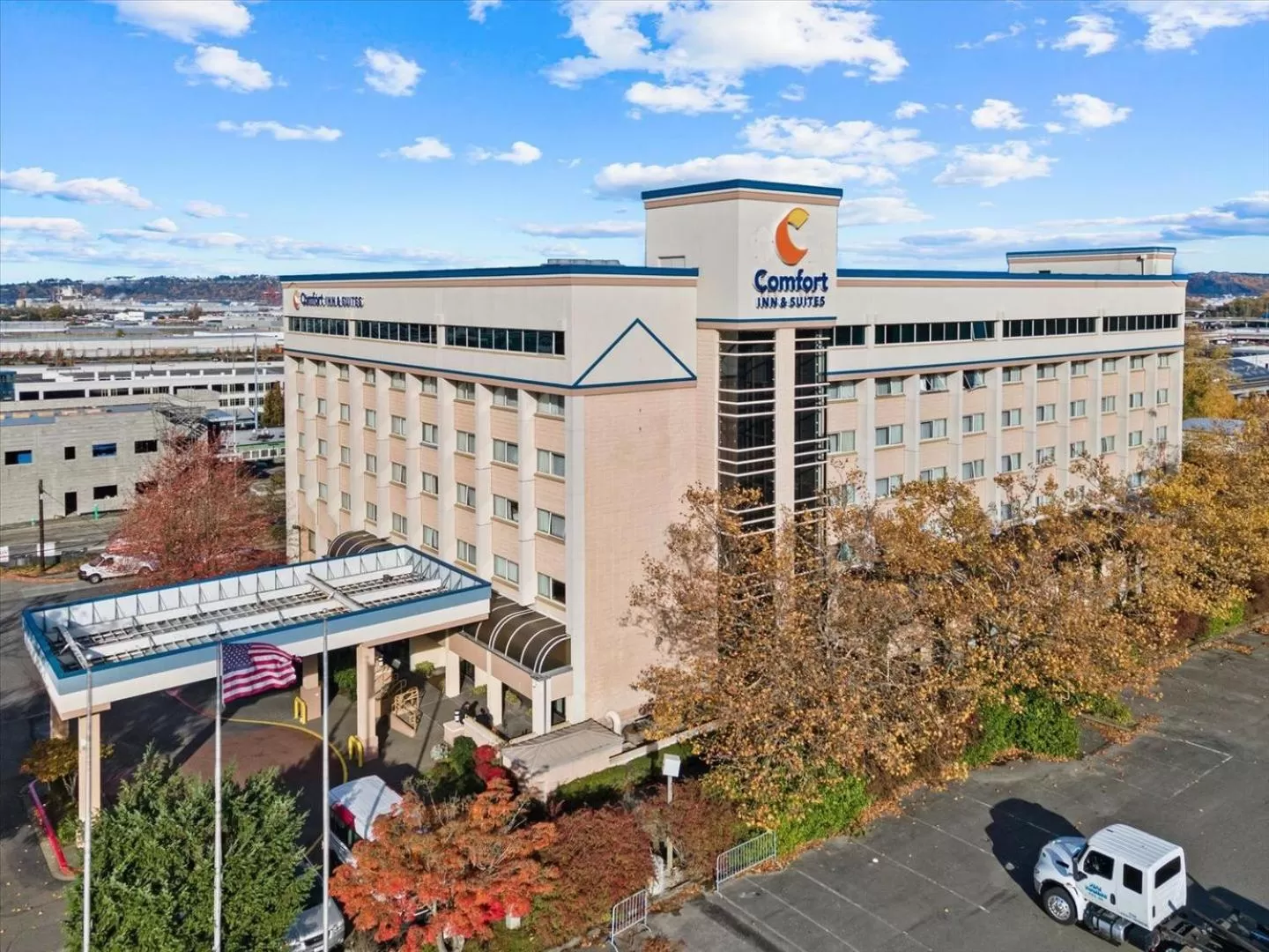Property building in Comfort Inn & Suites Downtown Tacoma