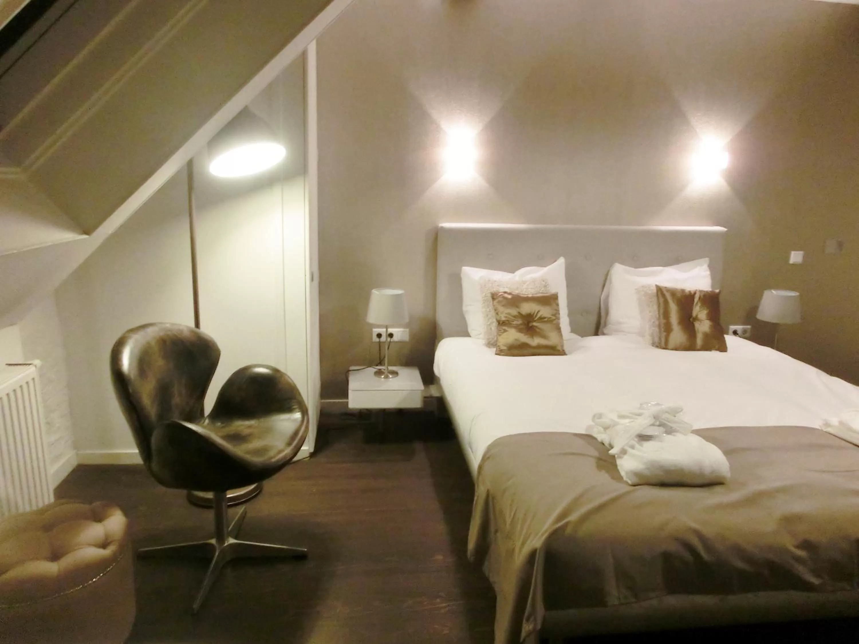 Bed in Saillant Hotel Maastricht City Centre - Auping Hotel Partner