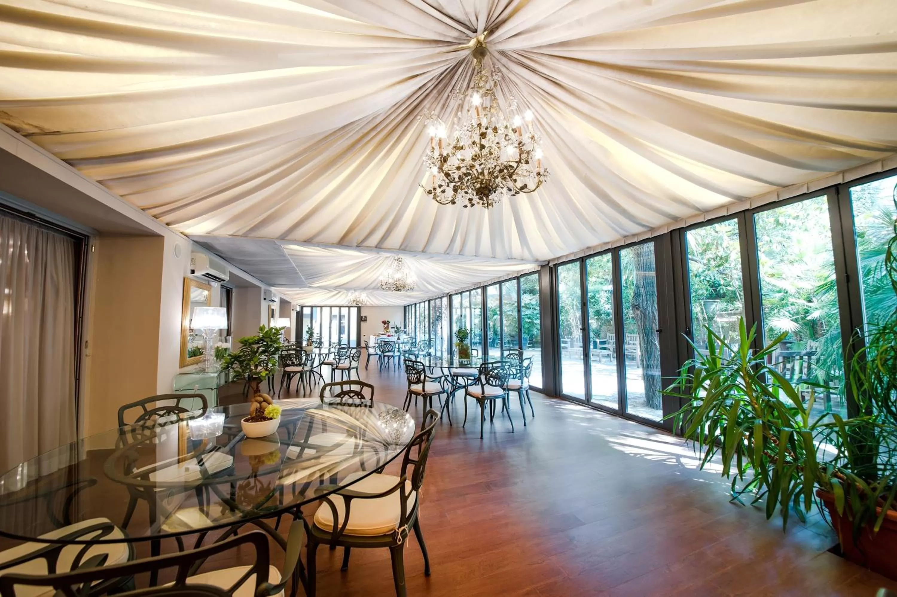 Communal lounge/ TV room in Hotel Villa Traiano