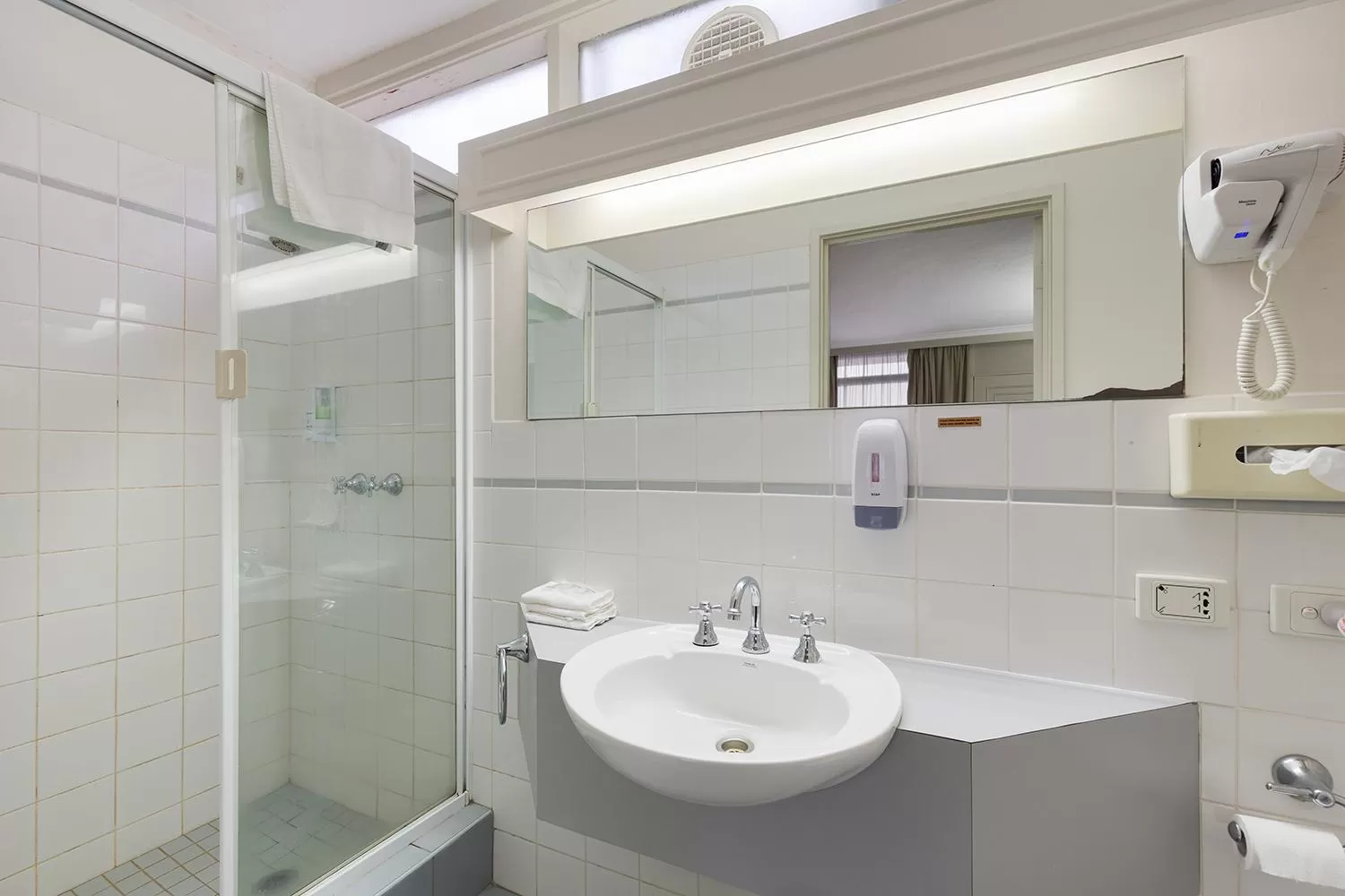 Bathroom in Alexander Motor Inn