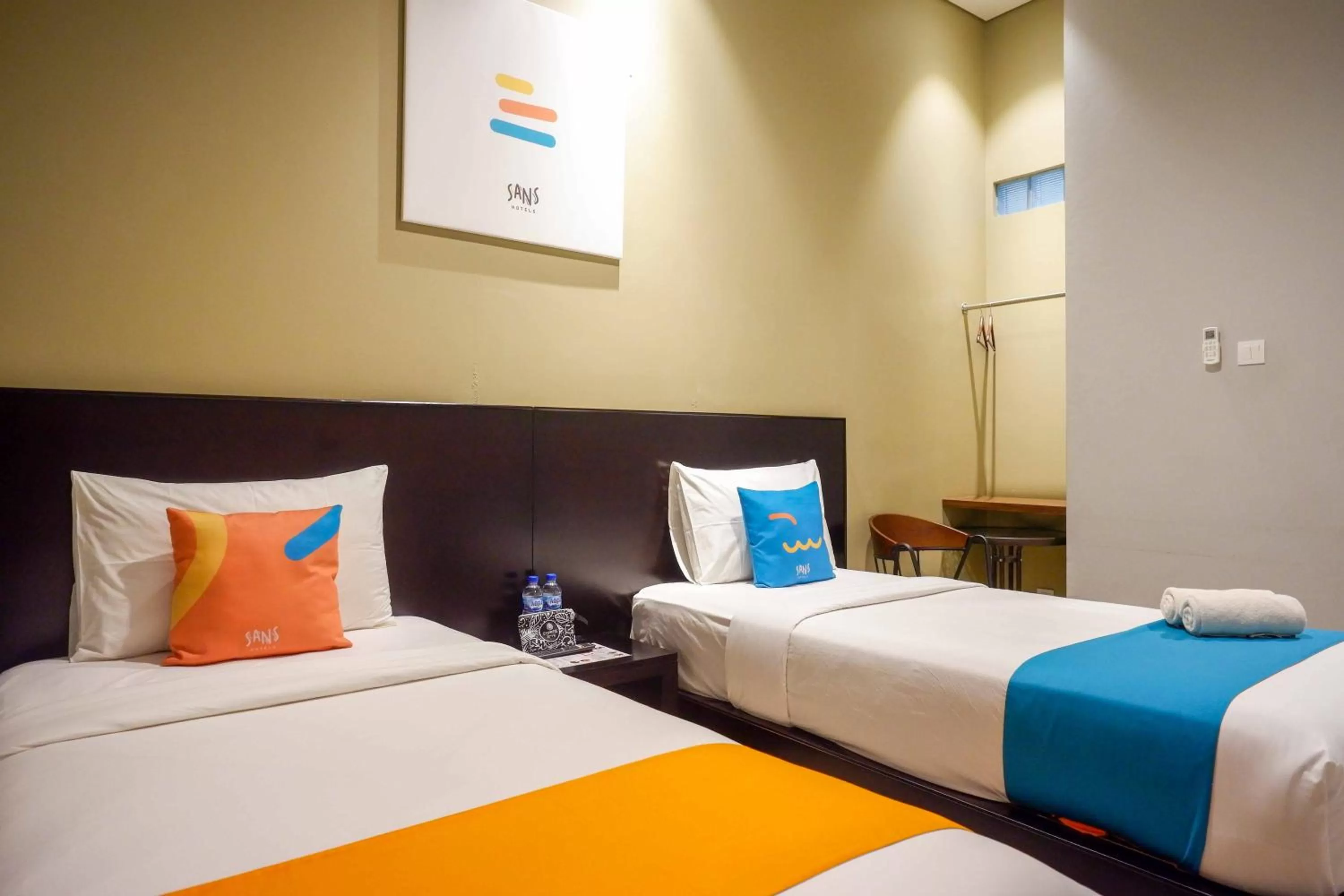 Bed in Sans Hotel Empress Simpang Lima