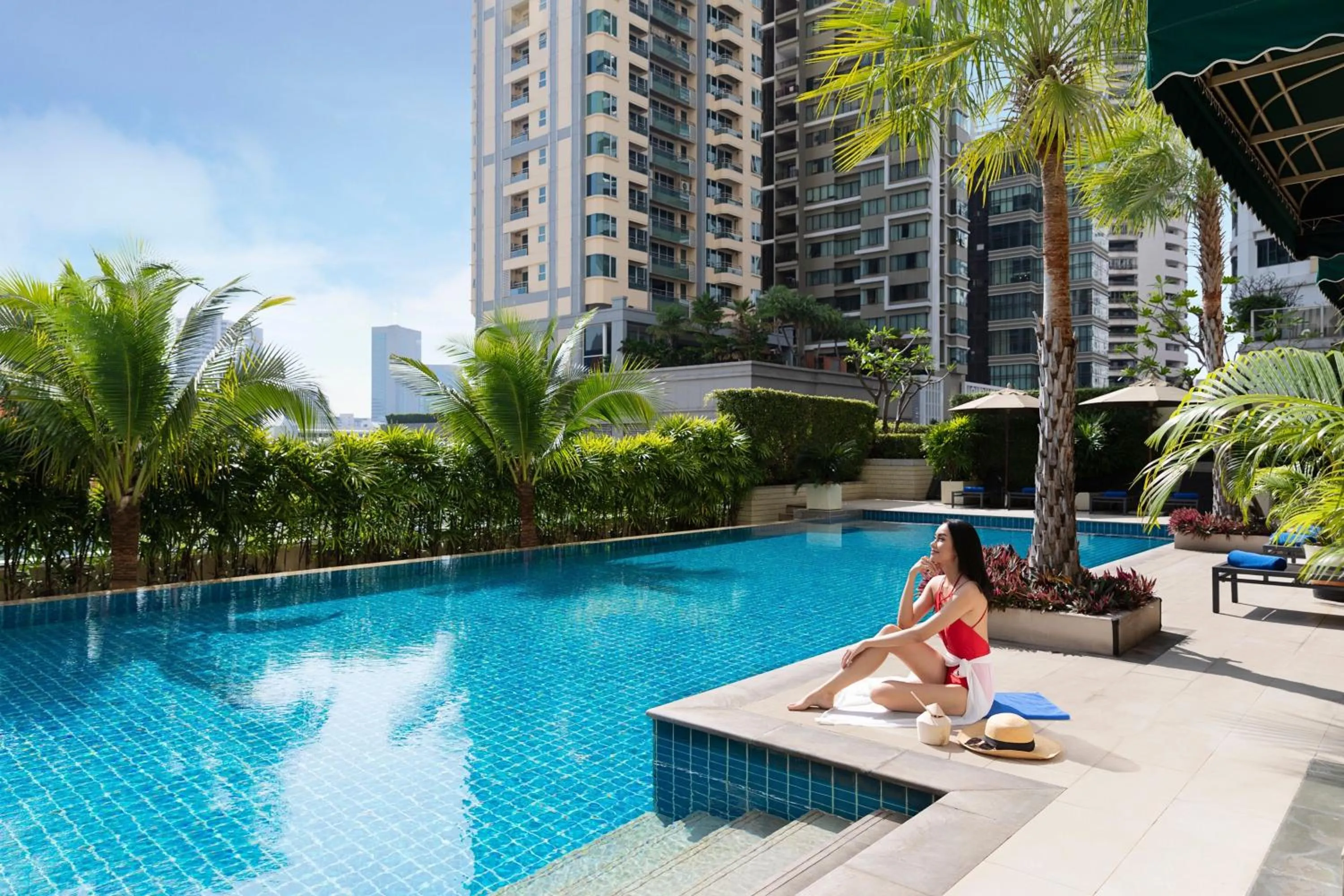 Swimming pool in Marriott Executive Apartments Sukhumvit Park, Bangkok