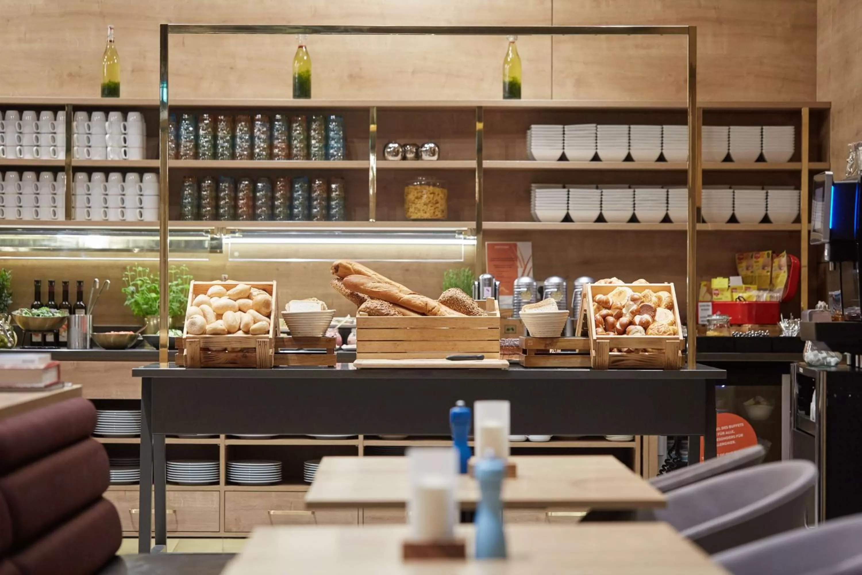 Restaurant/places to eat in Scandic Frankfurt Museumsufer