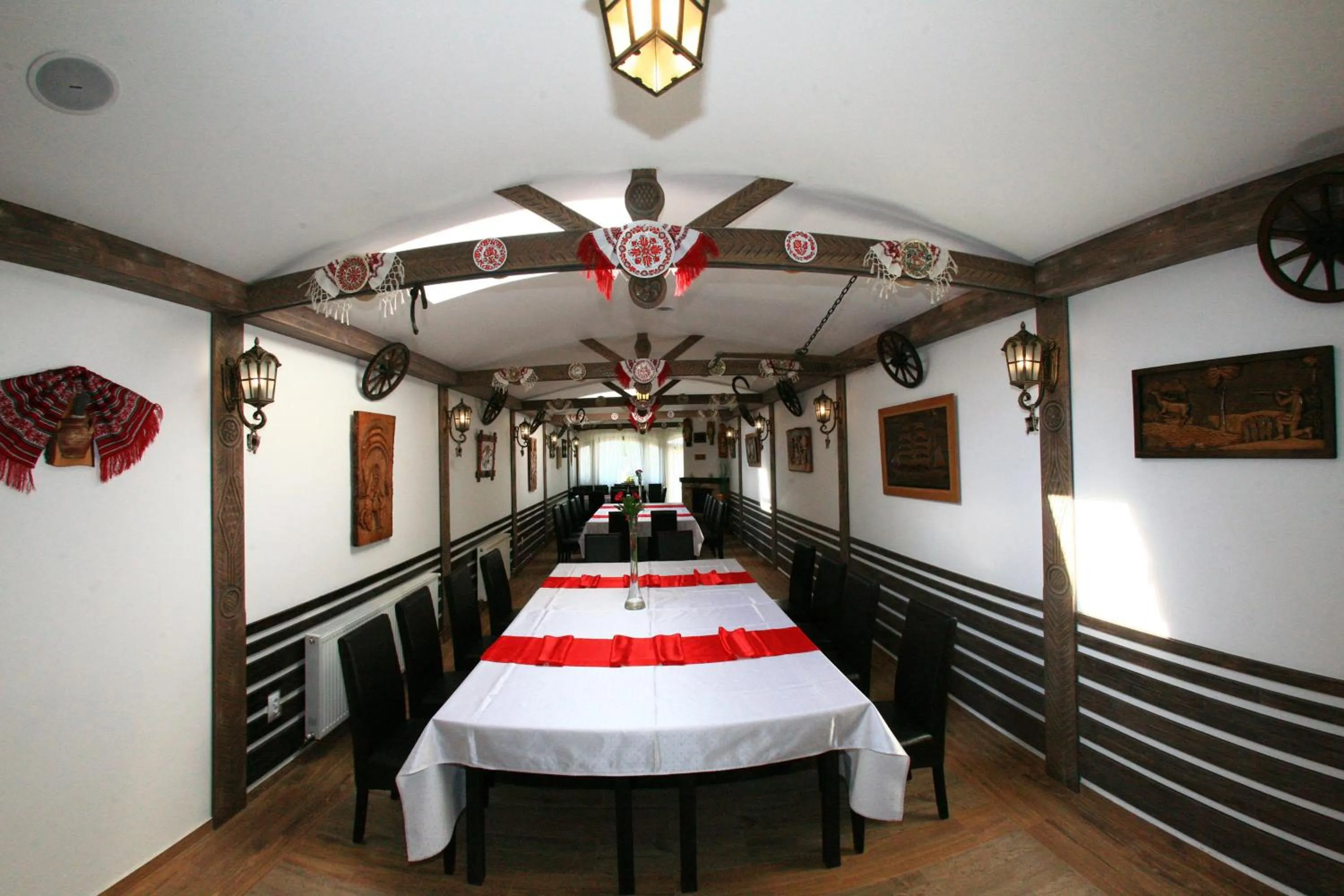 Restaurant/places to eat in Hotel Seneca