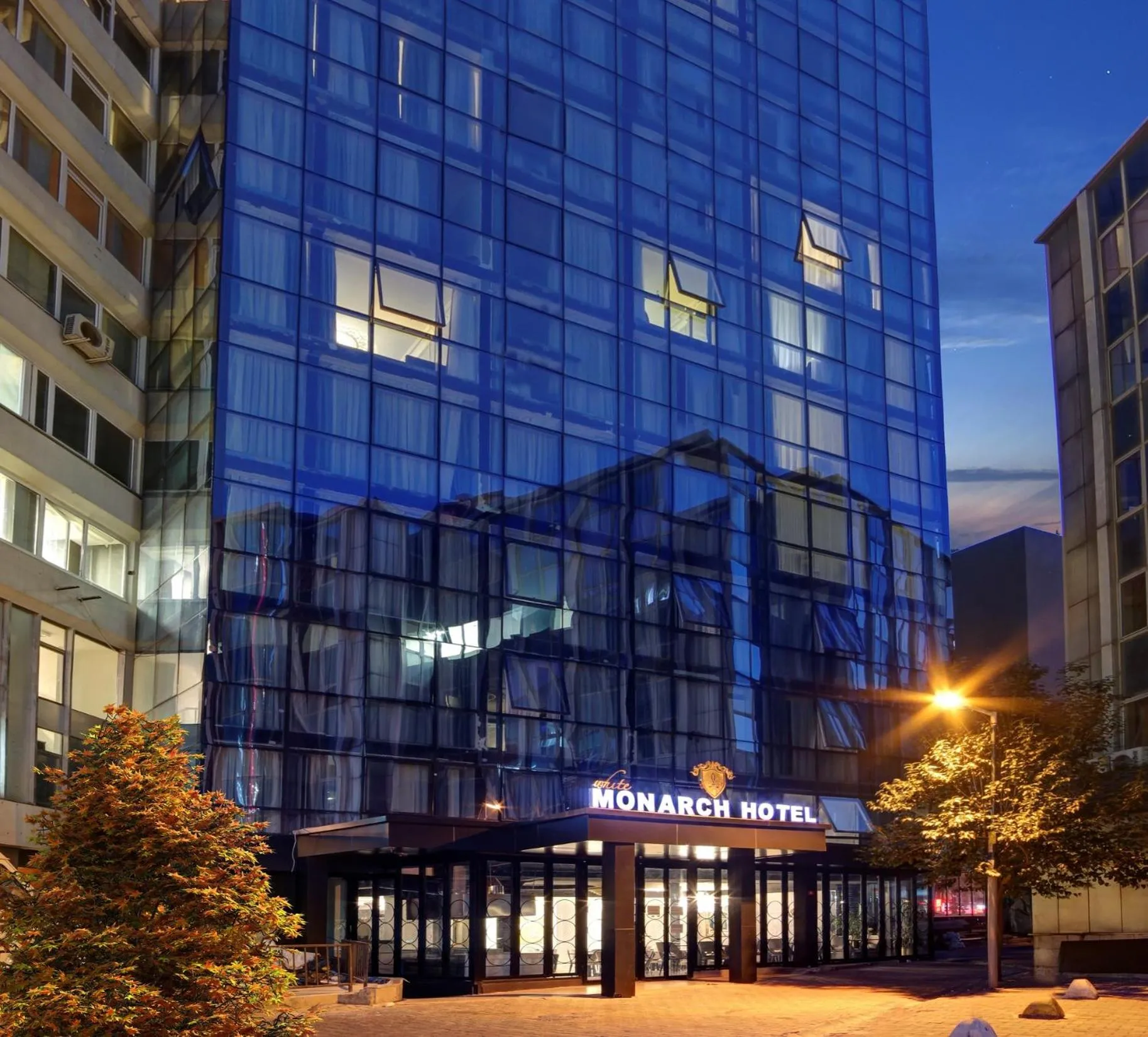 Facade/entrance in White Monarch Hotel