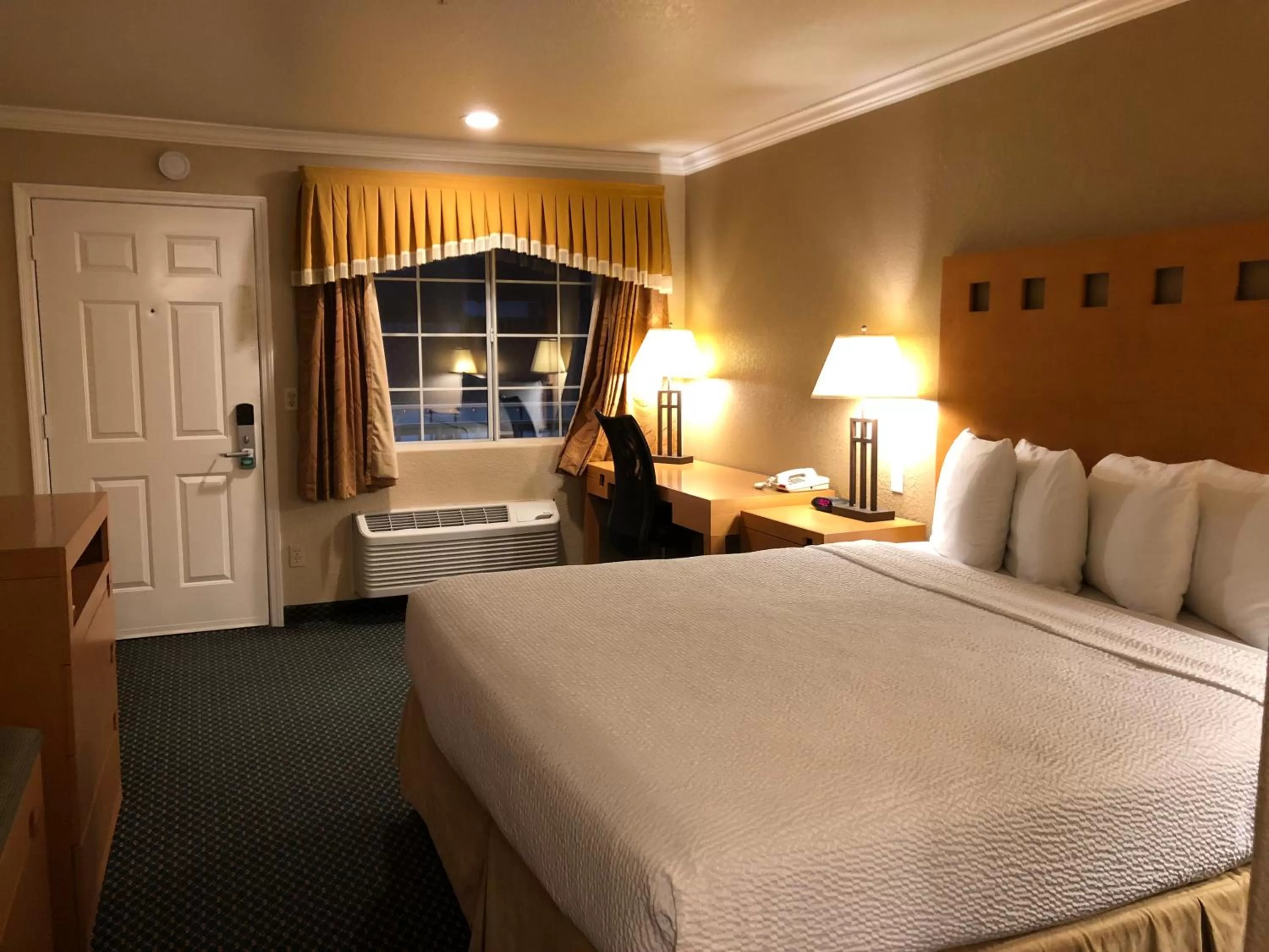 Bed in Lake Point Lodge