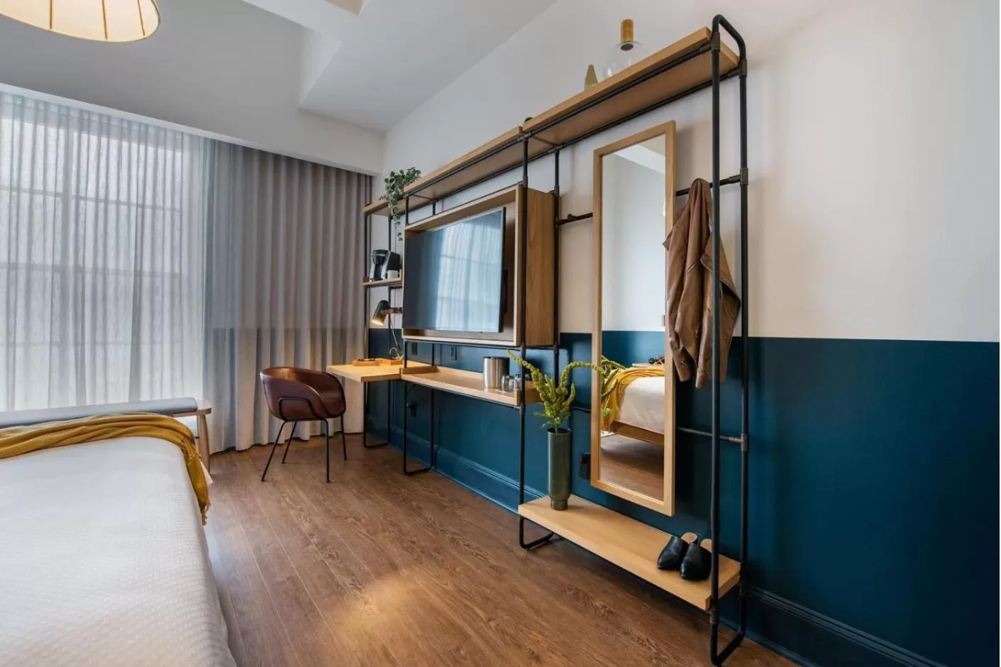 TV and multimedia, Bed in Hotel Theo New Orleans, Tapestry Collection by Hilton