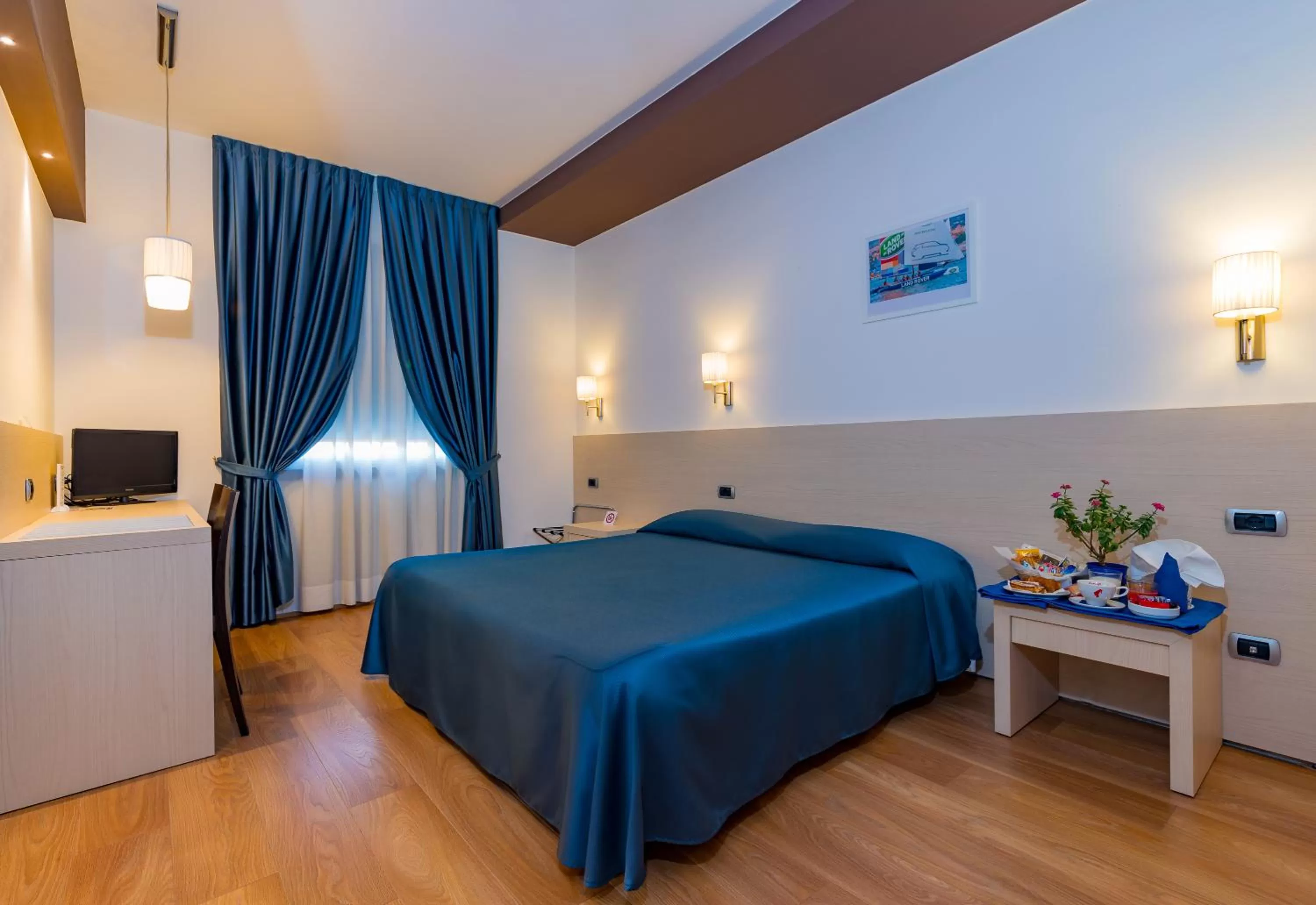 Photo of the whole room, Bed in Sam Hotel