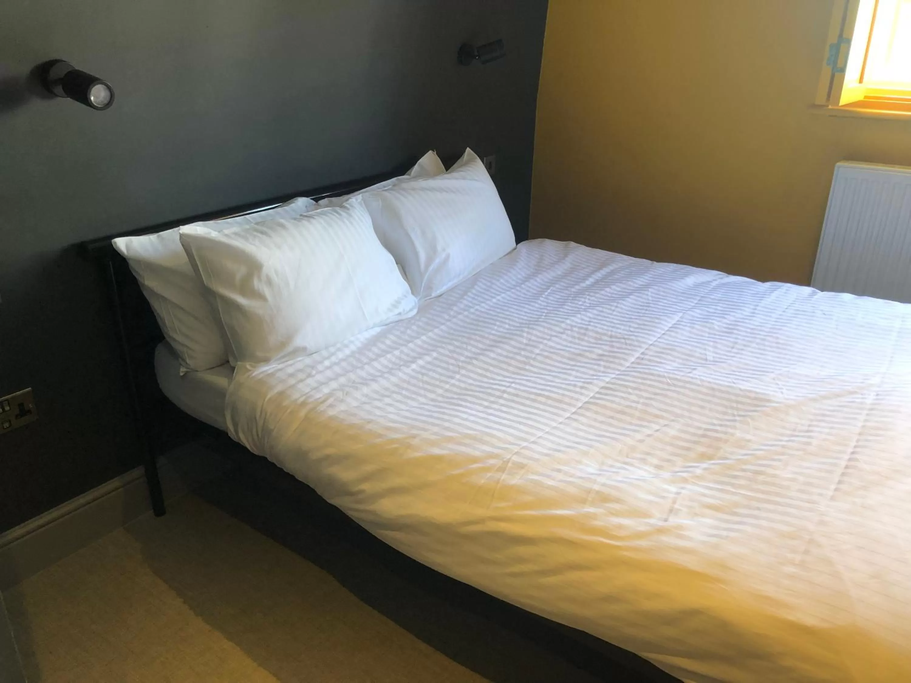 Bed in PubLove @ The Steam Engine,Waterloo