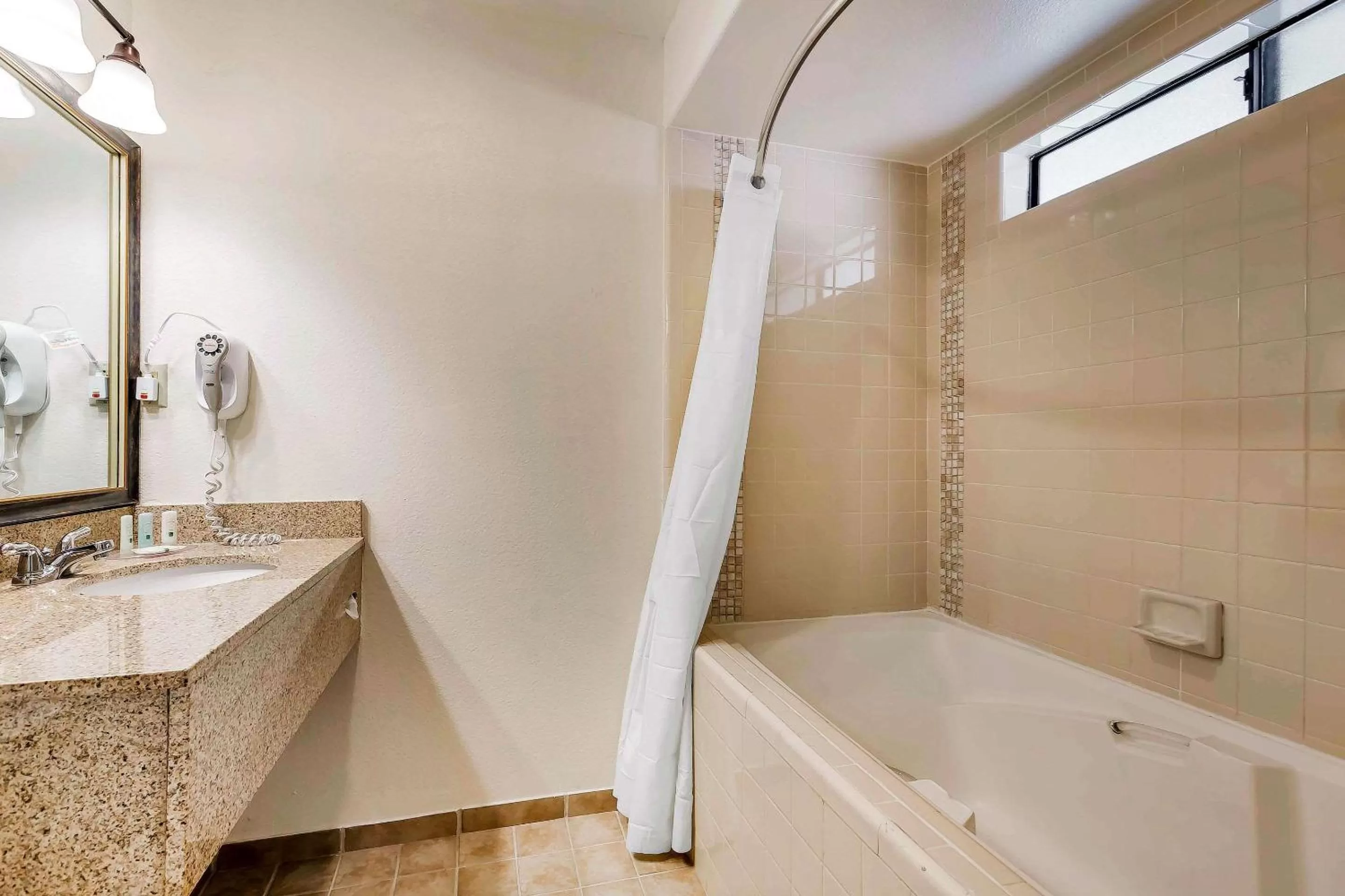 Photo of the whole room in Quality Inn Fallbrook I-15