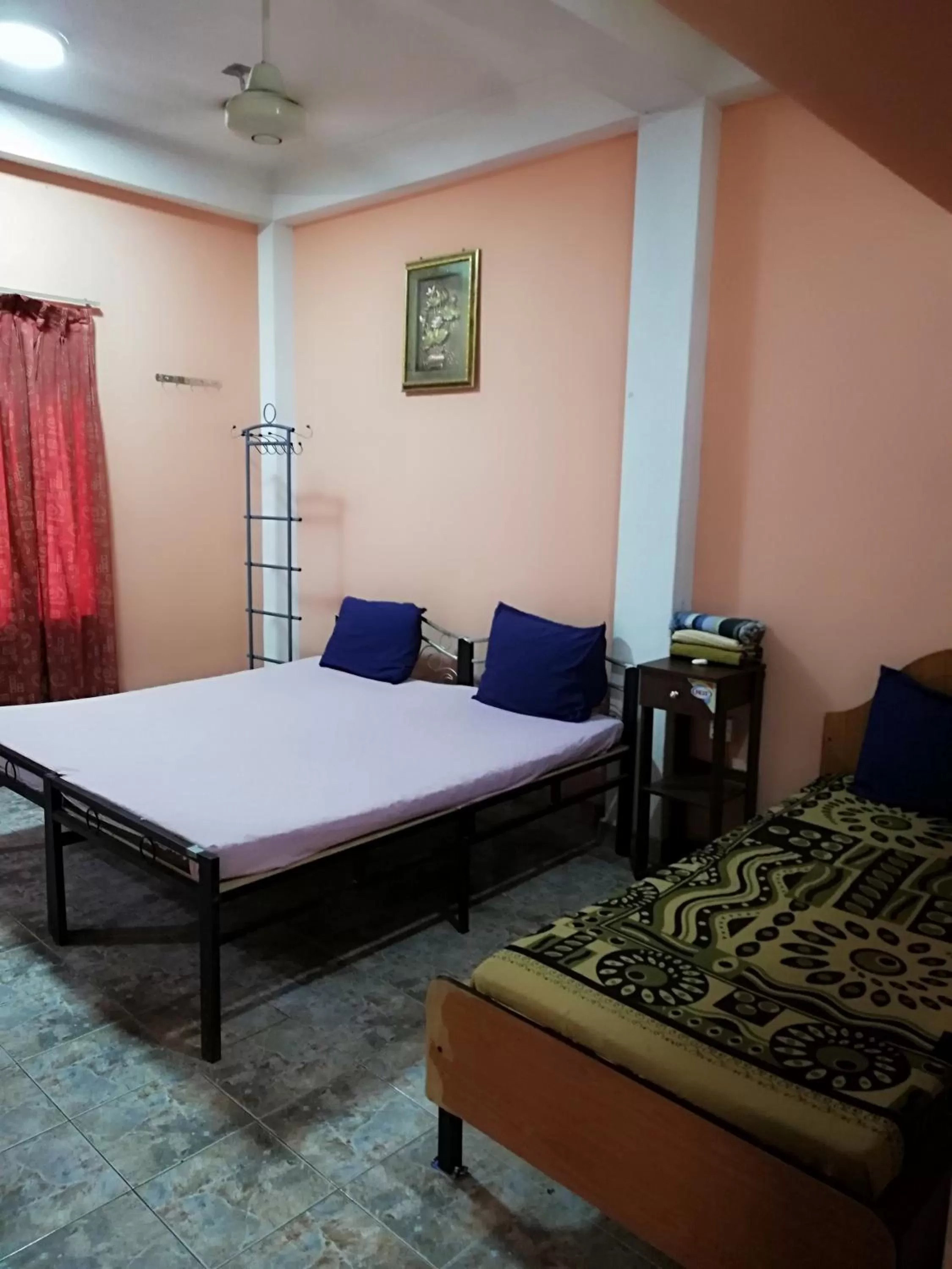 Bedroom, Bed in Sunshine Hotel