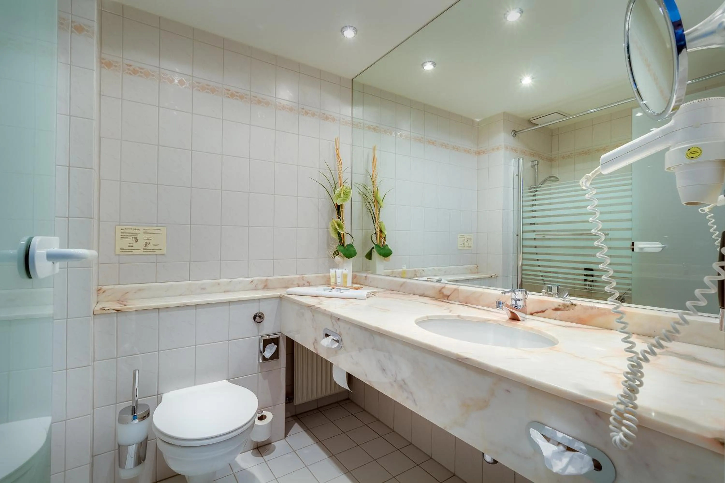 Family Room (2 Adults + 2 Children) in Panorama Berghotel Wettiner Hohe