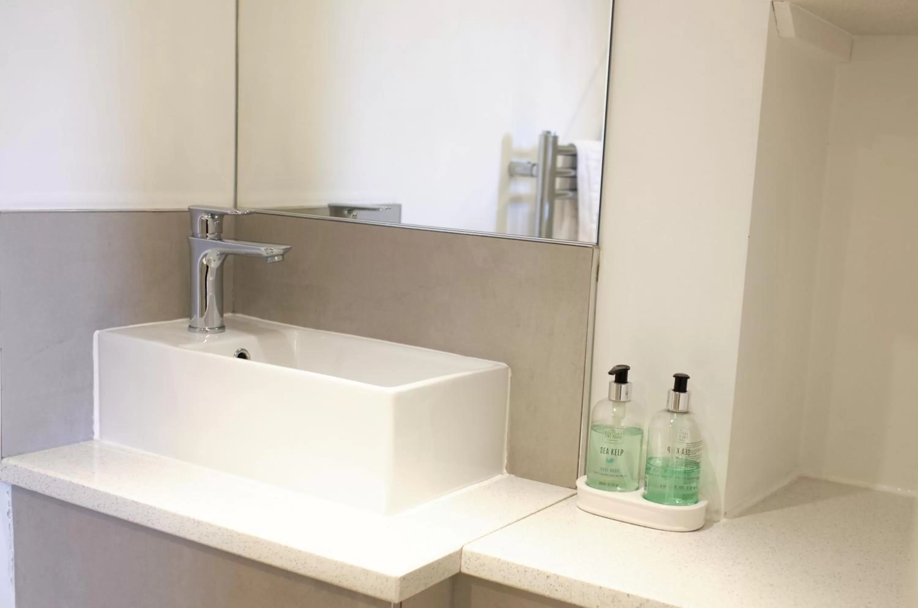 Shower in Ravenswood Guest House