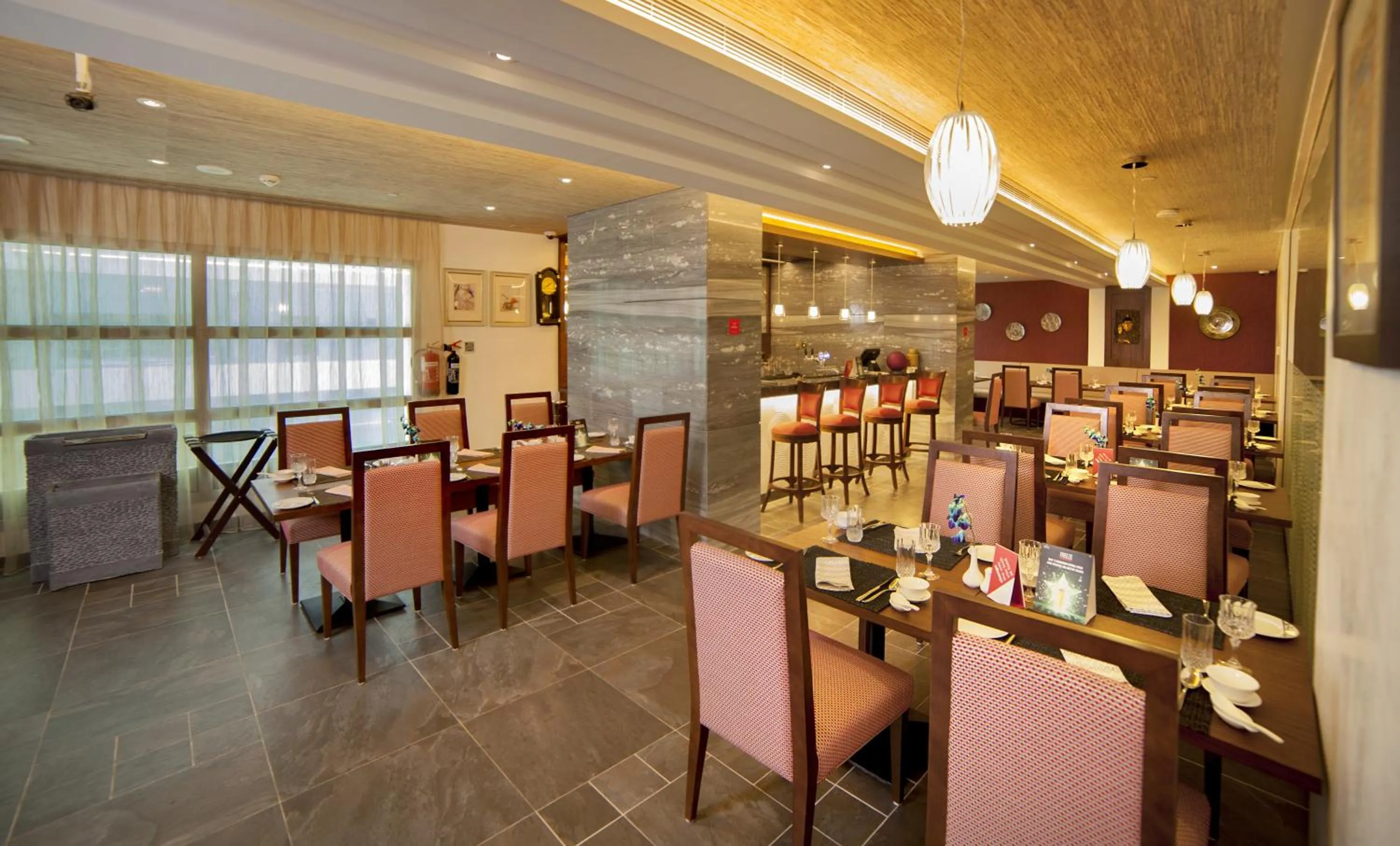 Restaurant/places to eat in Raviz Center Point Hotel