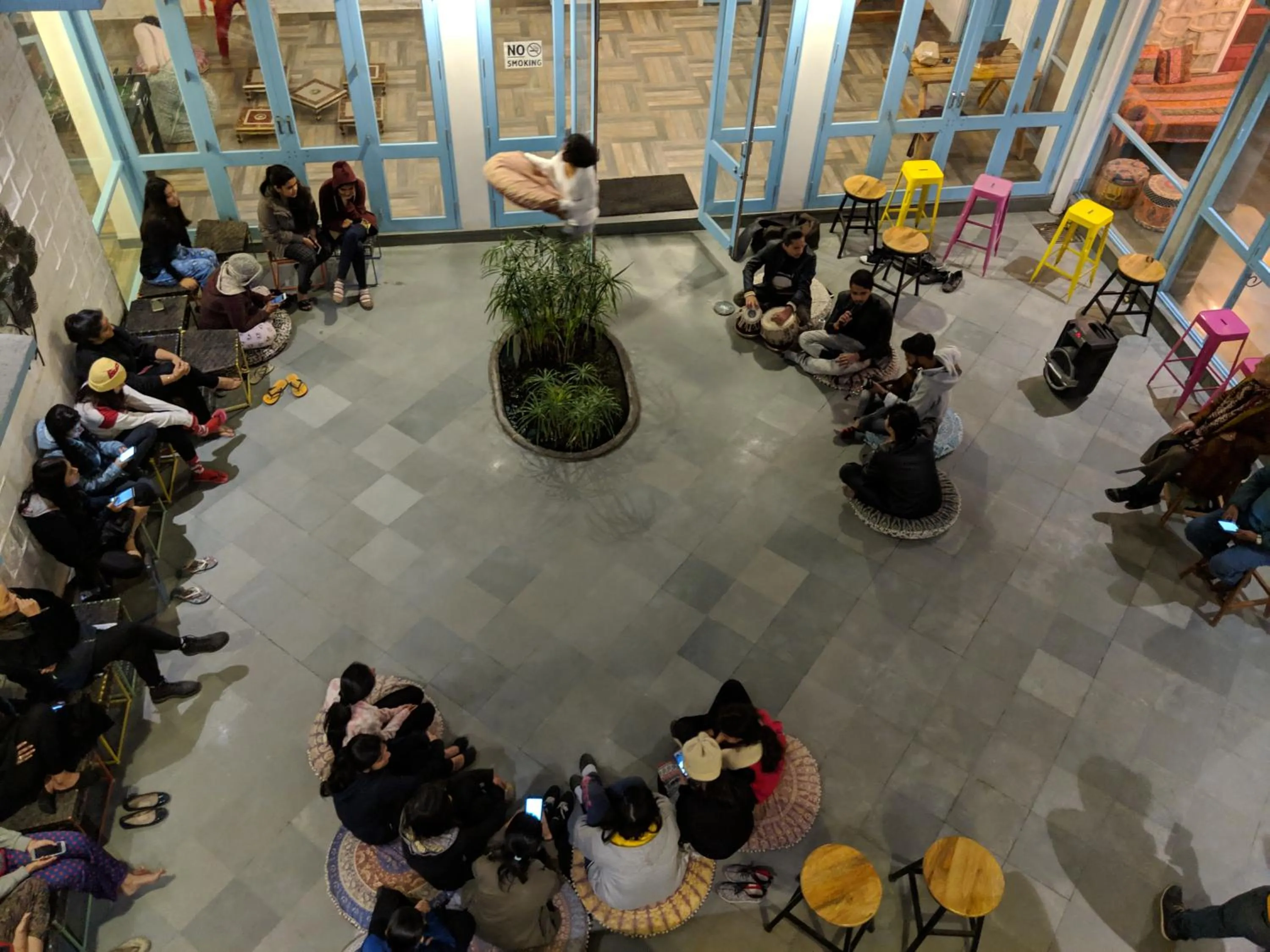 Evening entertainment in Jaipur Jantar Hostel